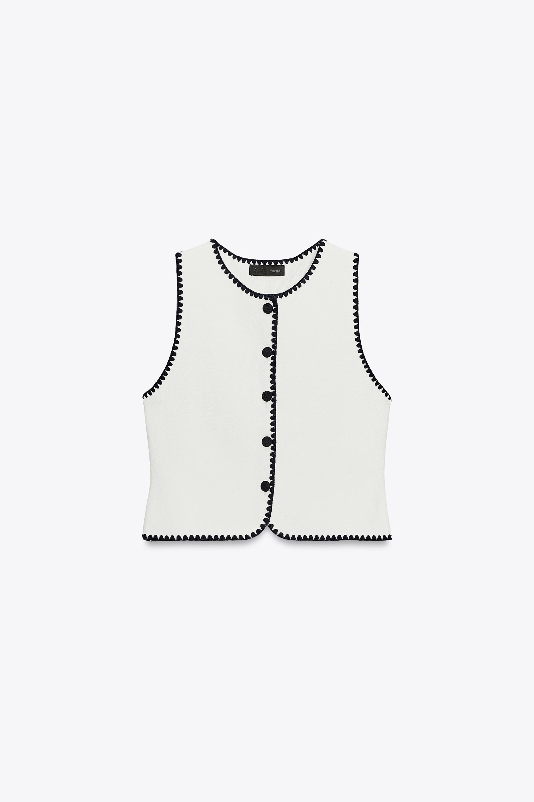 CONTRAST EMBROIDERY KNIT VEST