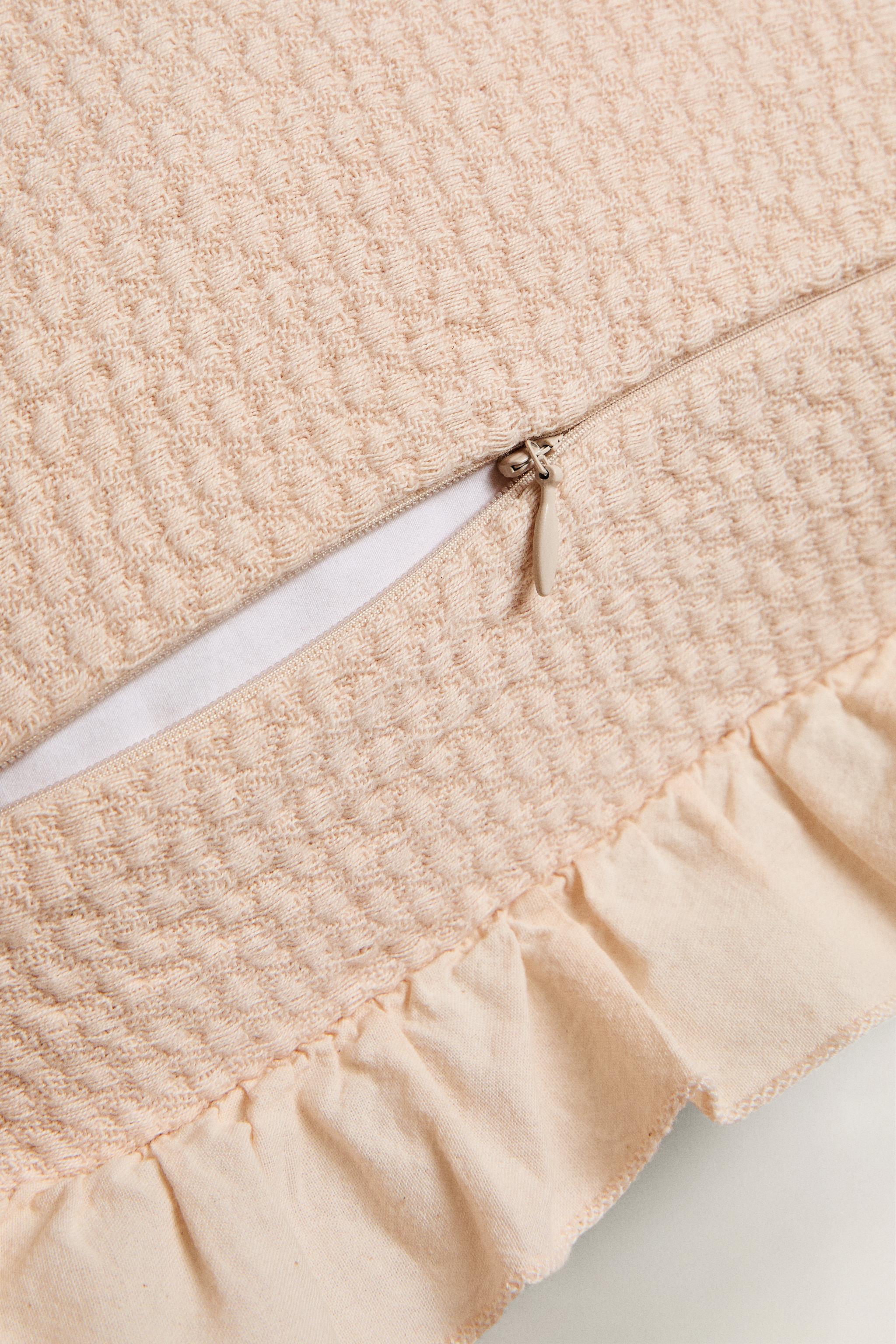 CHILDREN’S THROW PILLOW COVER WITH RUFFLES