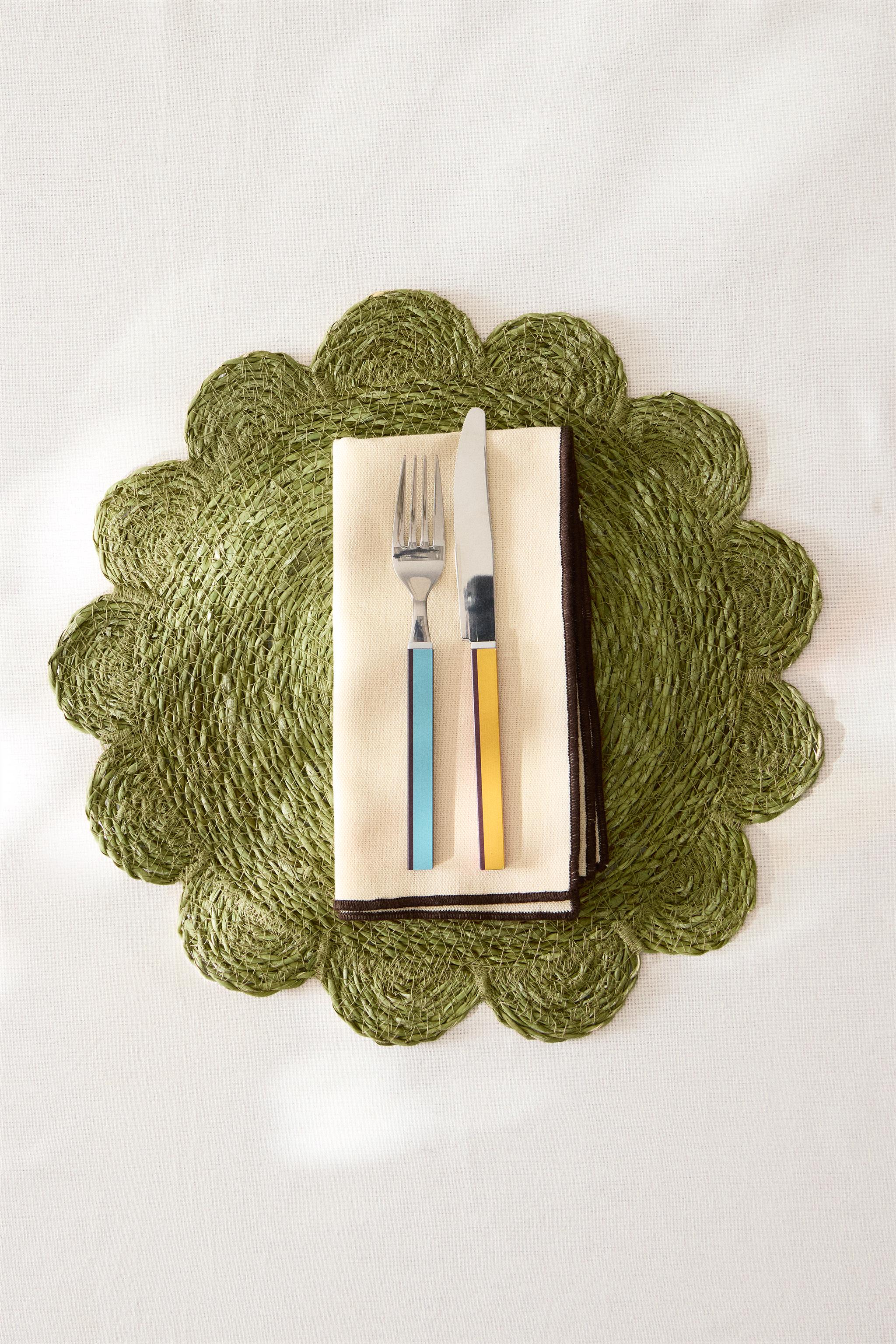 FLORAL RATTAN PLACEMAT