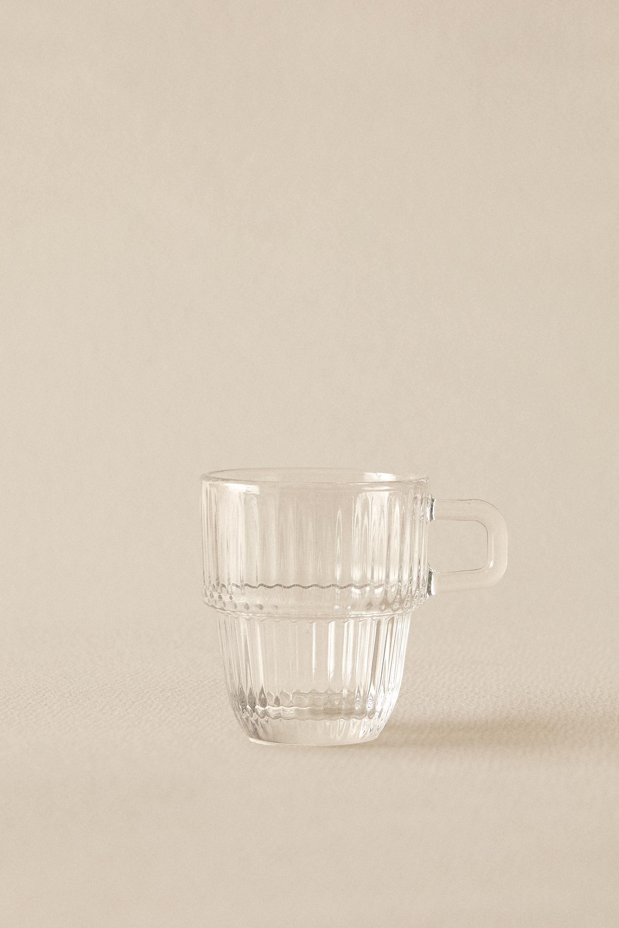 GLASS ESPRESSO CUP WITH A RAISED DESIGN