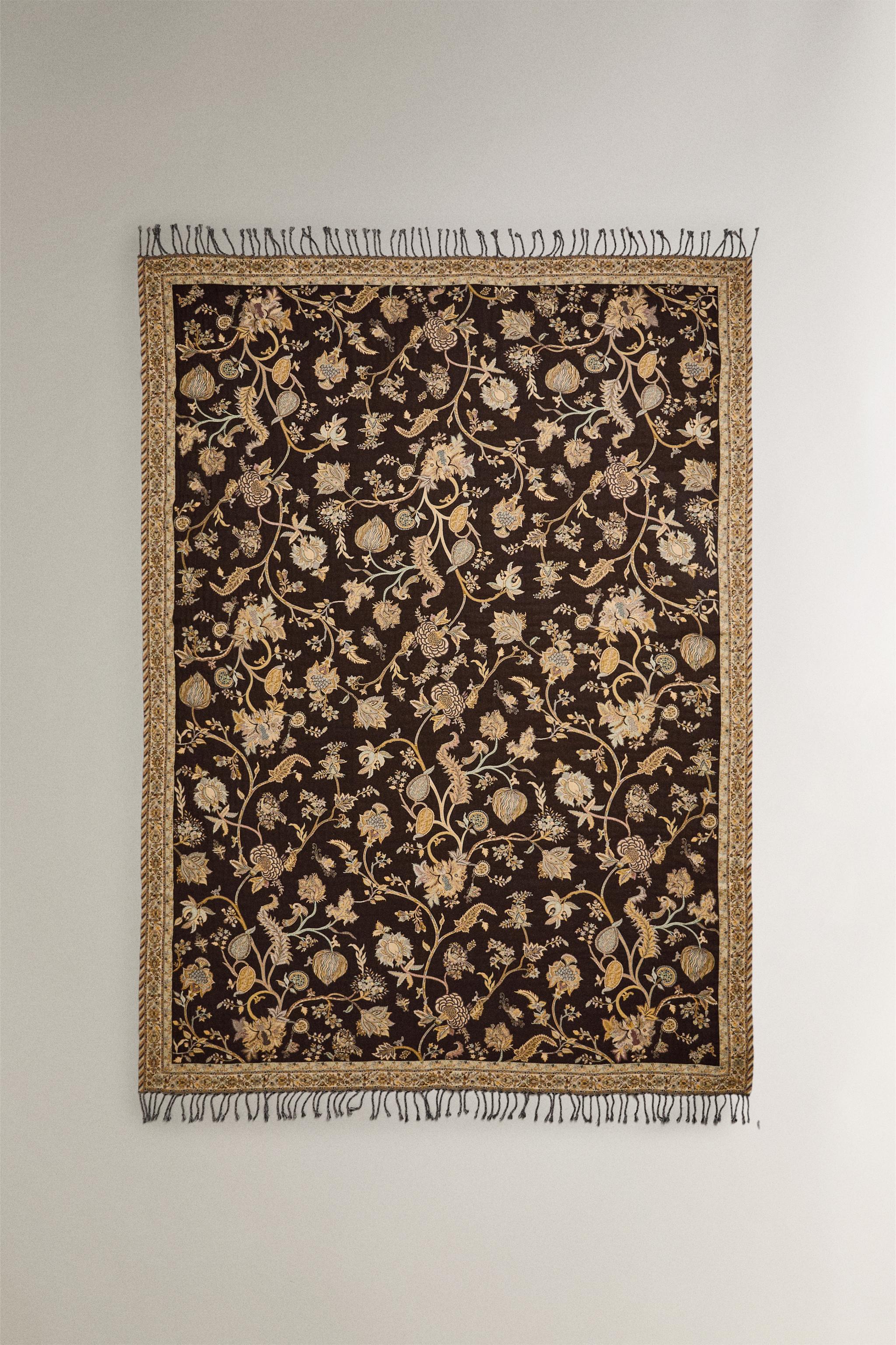 FLORAL JACQUARD BLANKET