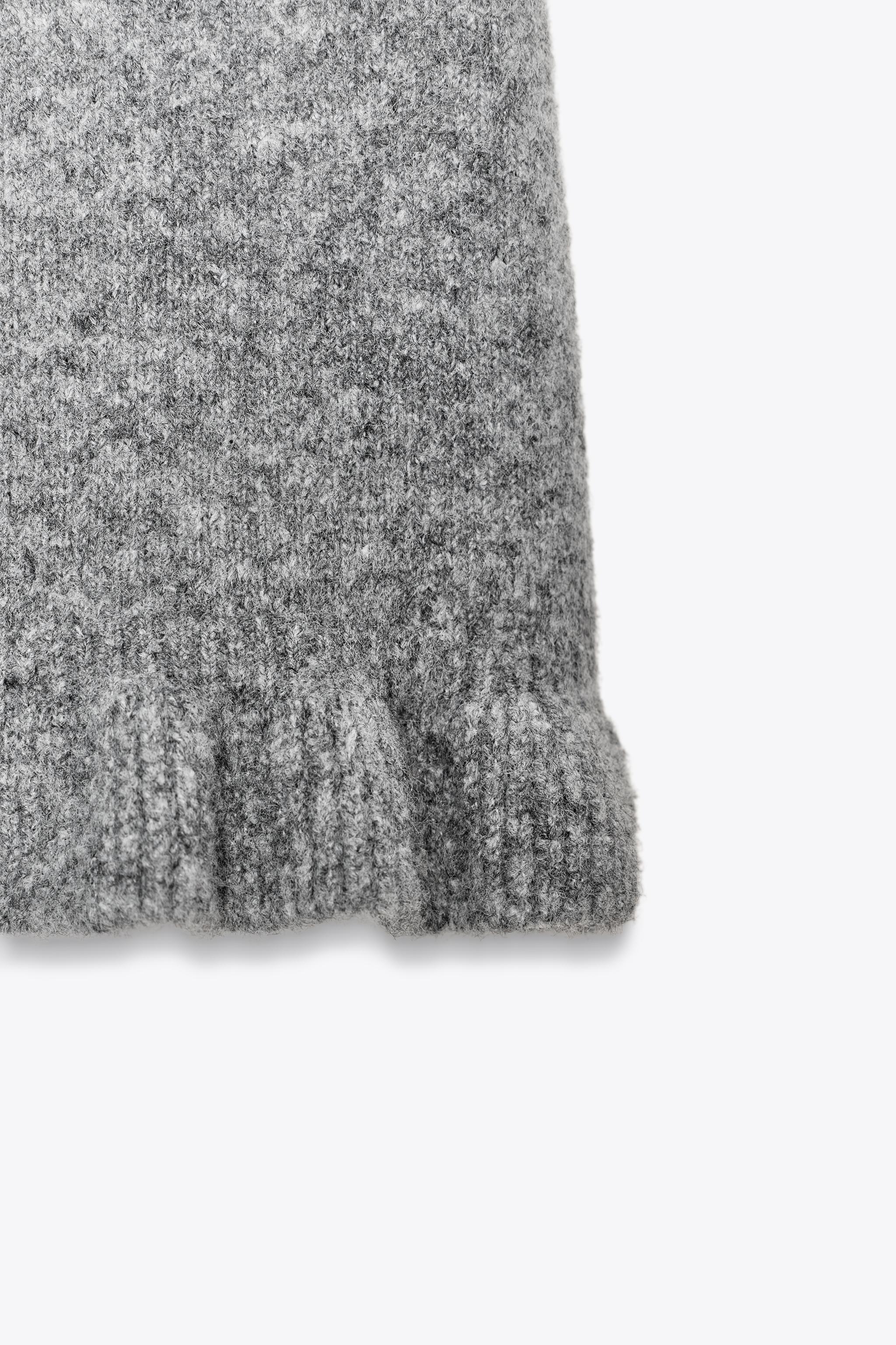 RUFFLED SHORT SLEEVE KNIT SWEATER