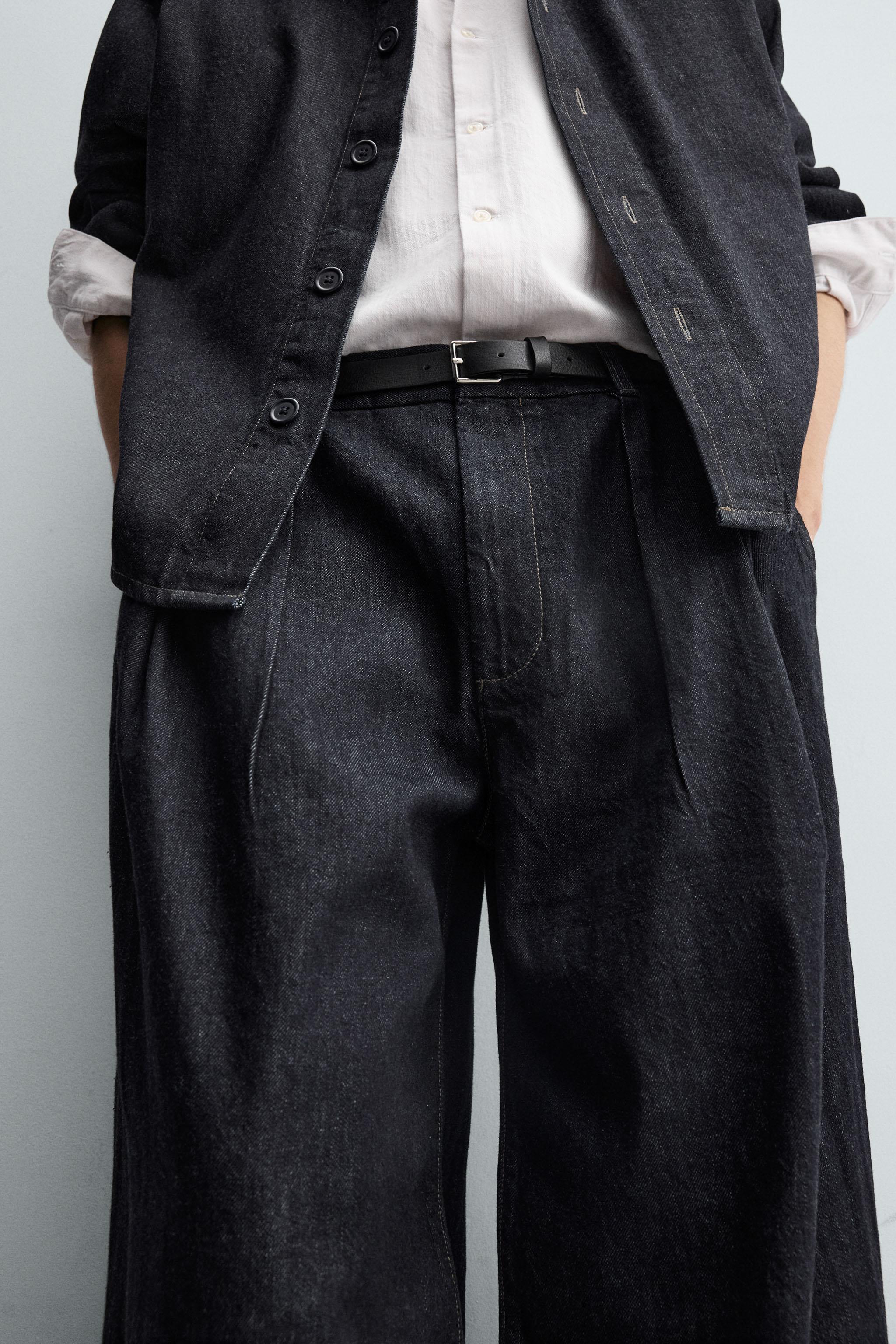 PLEATED WIDE FIT JEANS