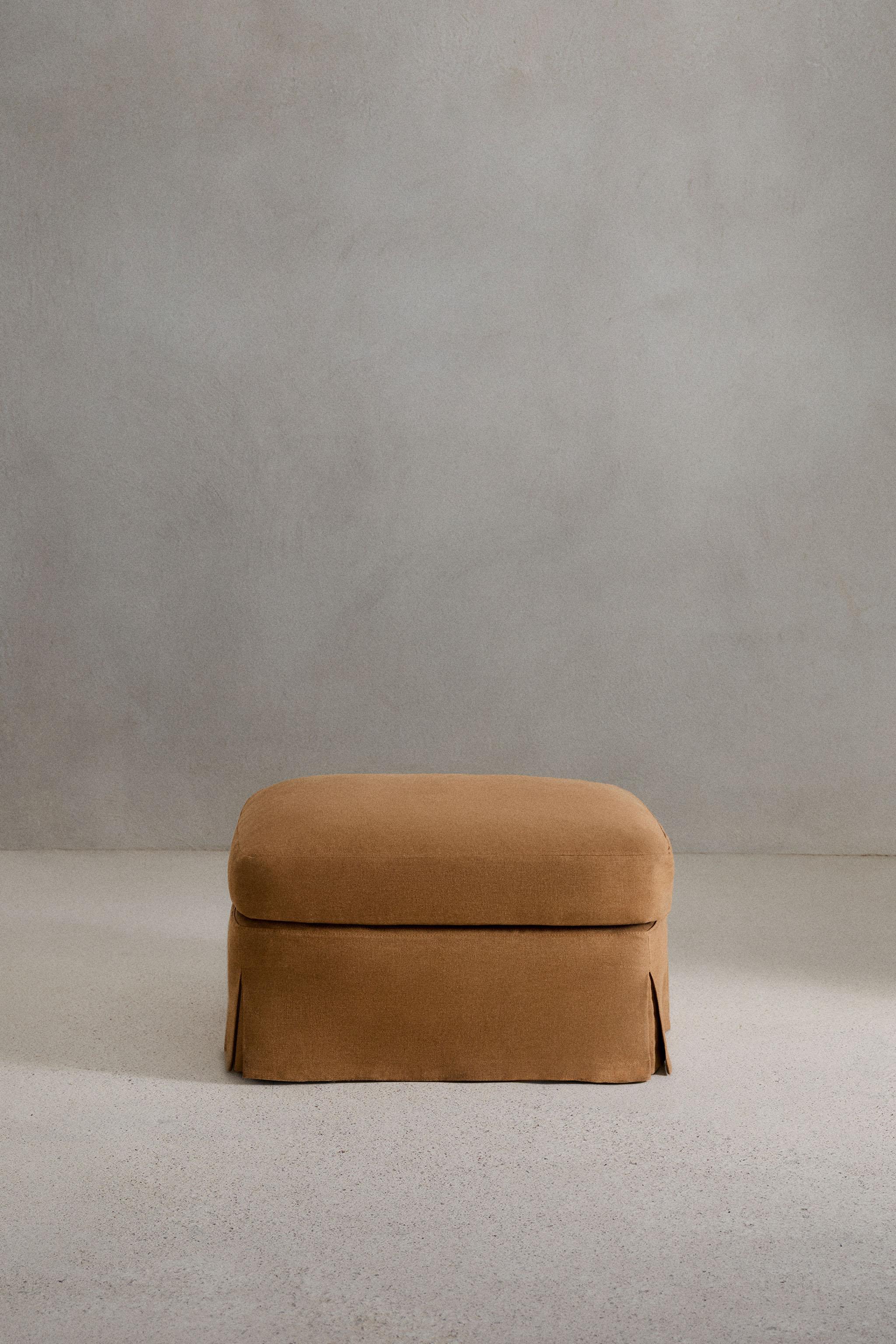 FOOTSTOOL 01