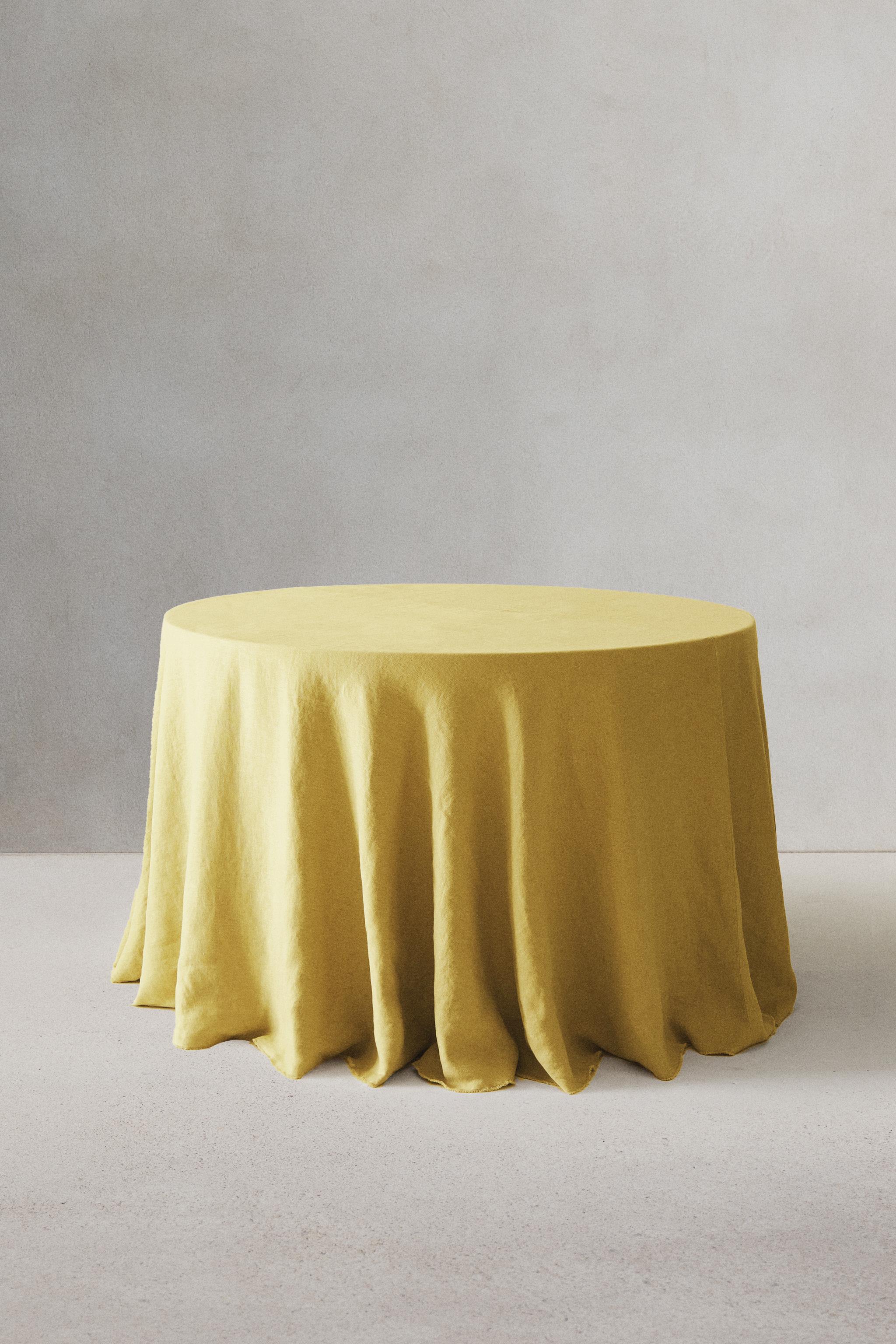 TABLECLOTH 01