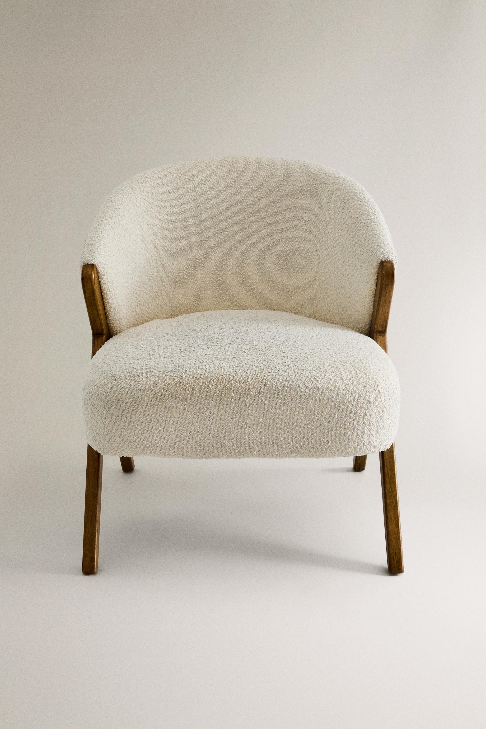 UPHOLSTERED BOUCLÉ ACCENT CHAIR