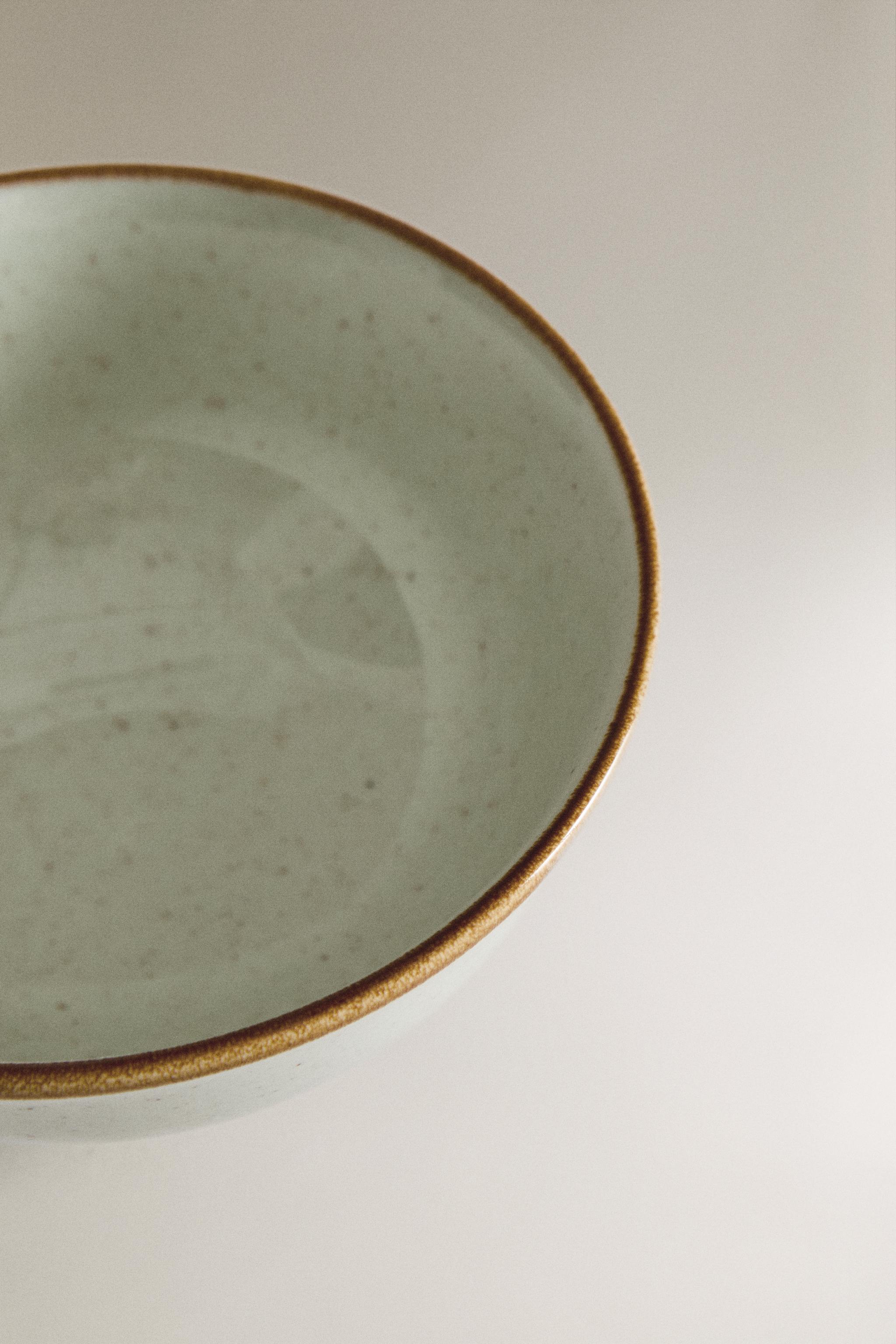 PORCELAIN MINI BOWL WITH ANTIQUE FINISH RIM