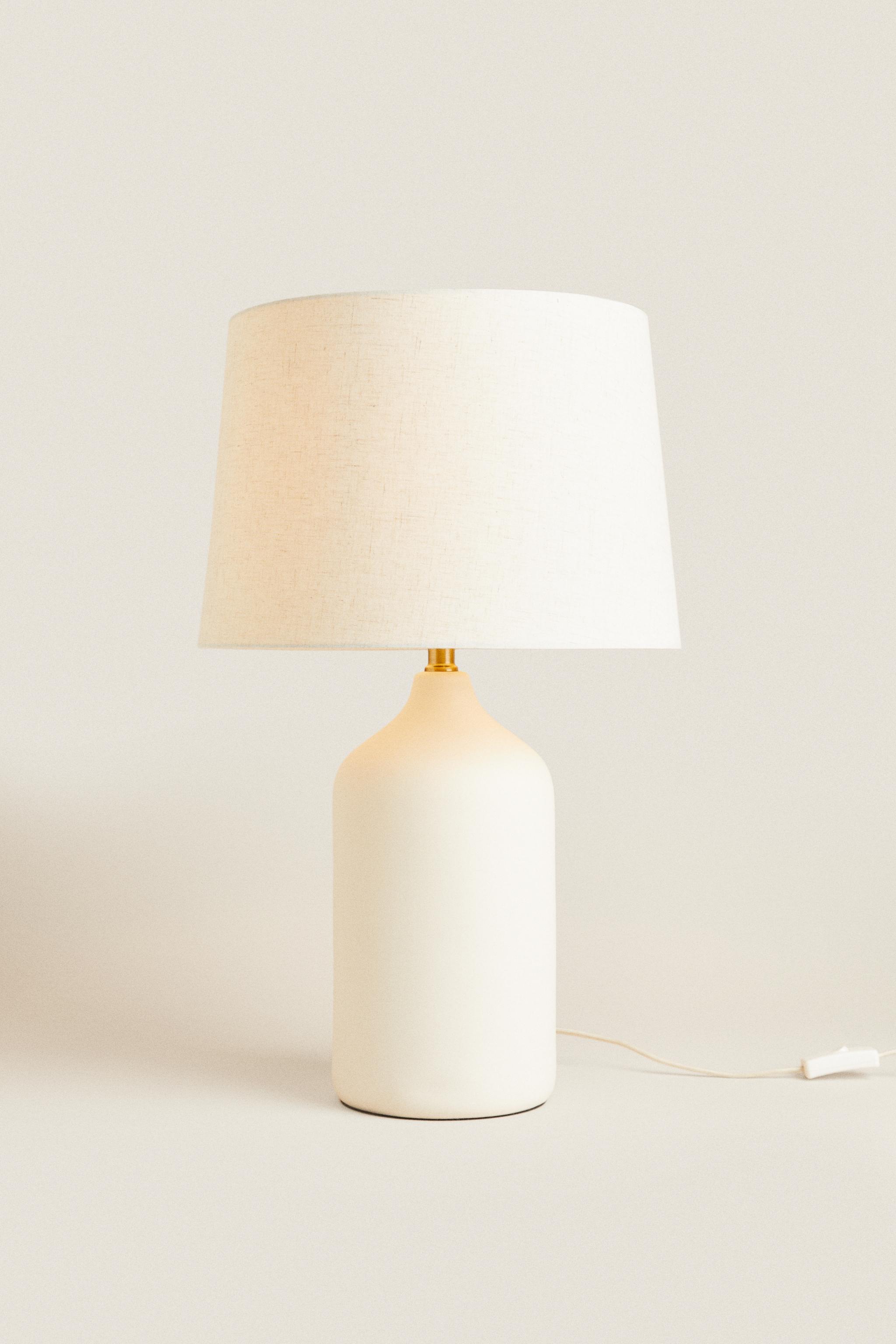 WHITE CERAMIC BASE TABLE LAMP
