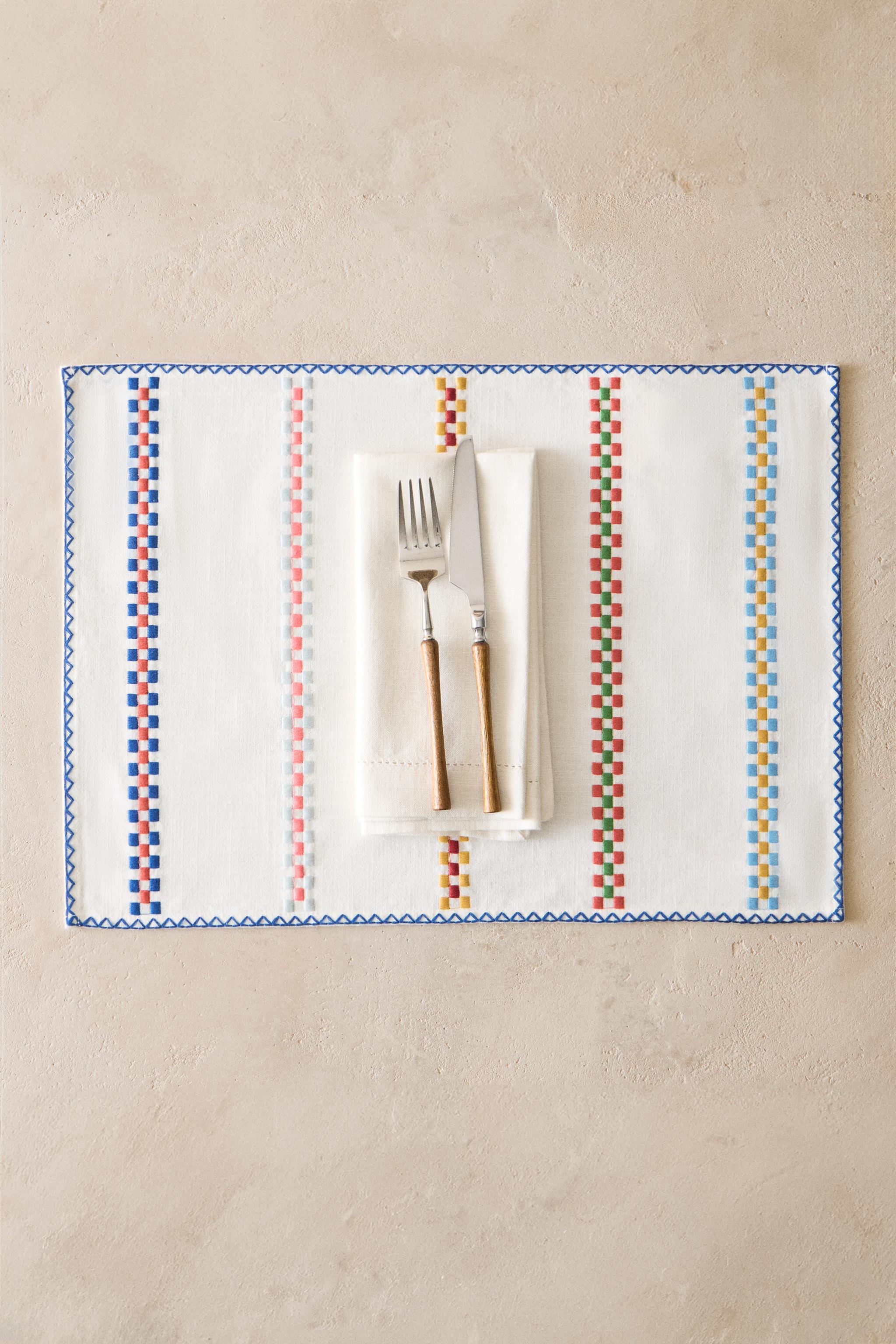 COTTON PLACEMAT WITH MULTICOLORED BORDERS