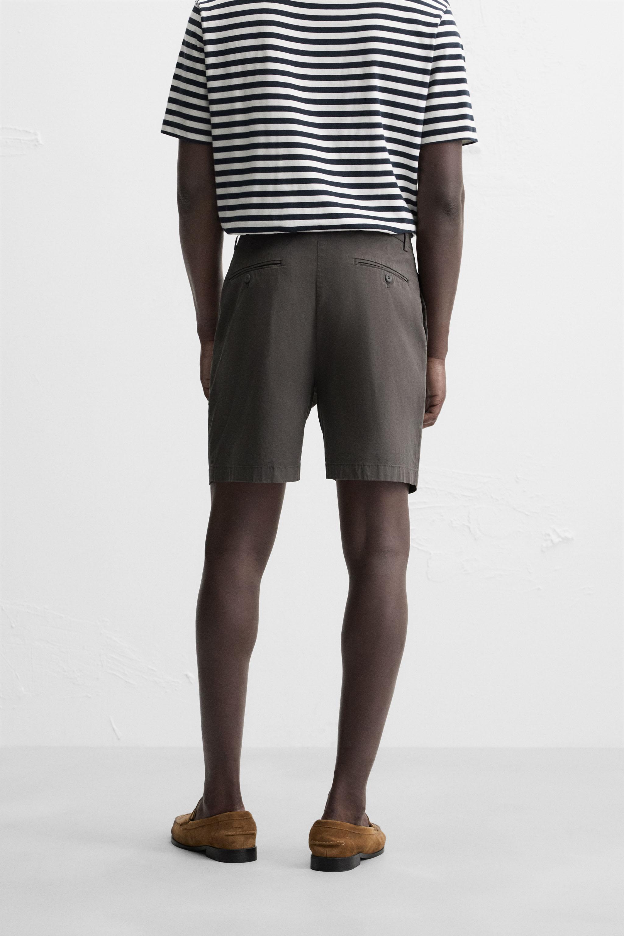 REGULAR FIT PLEATED BERMUDA SHORTS