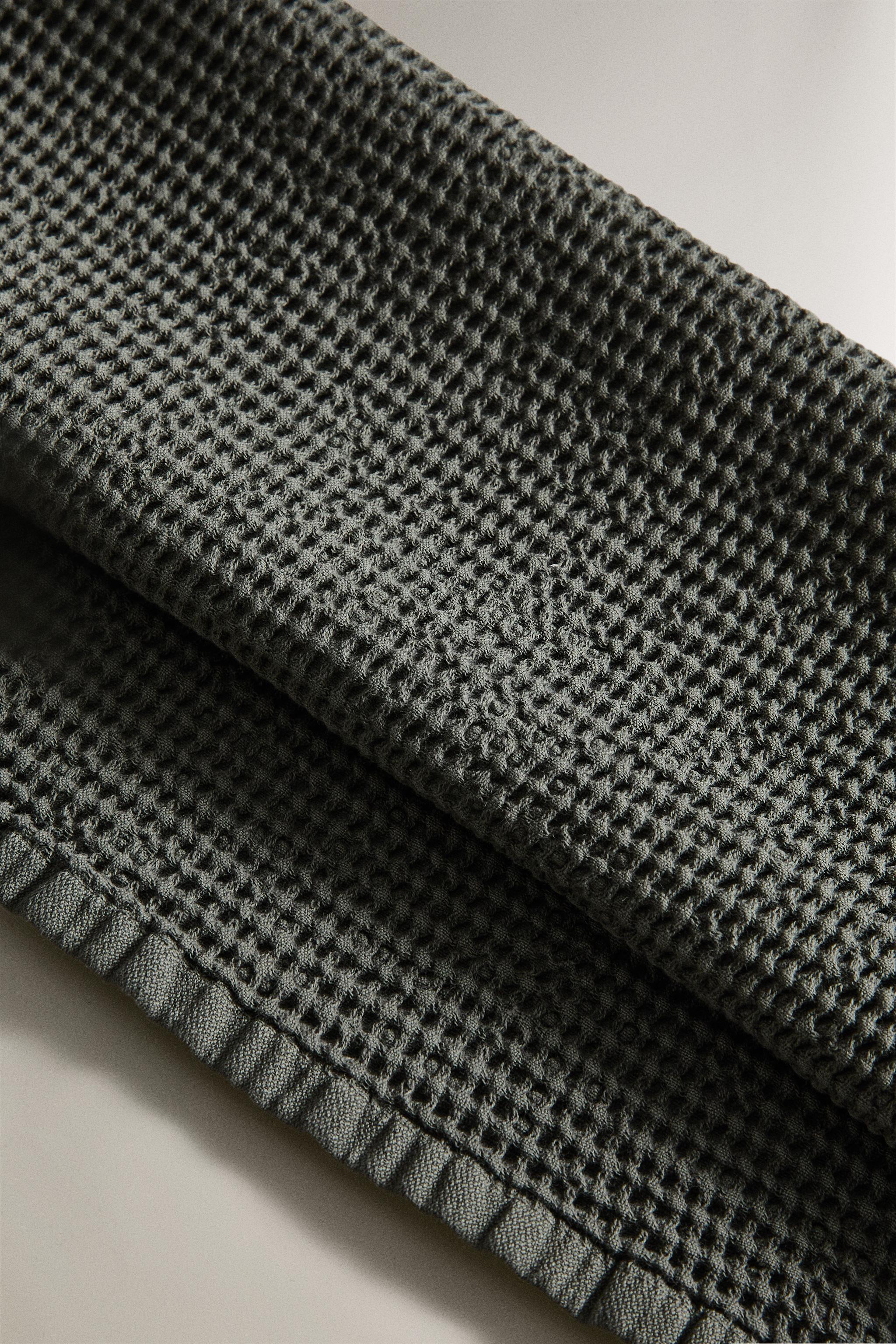 MINI WAFFLE-KNIT BATH TOWEL