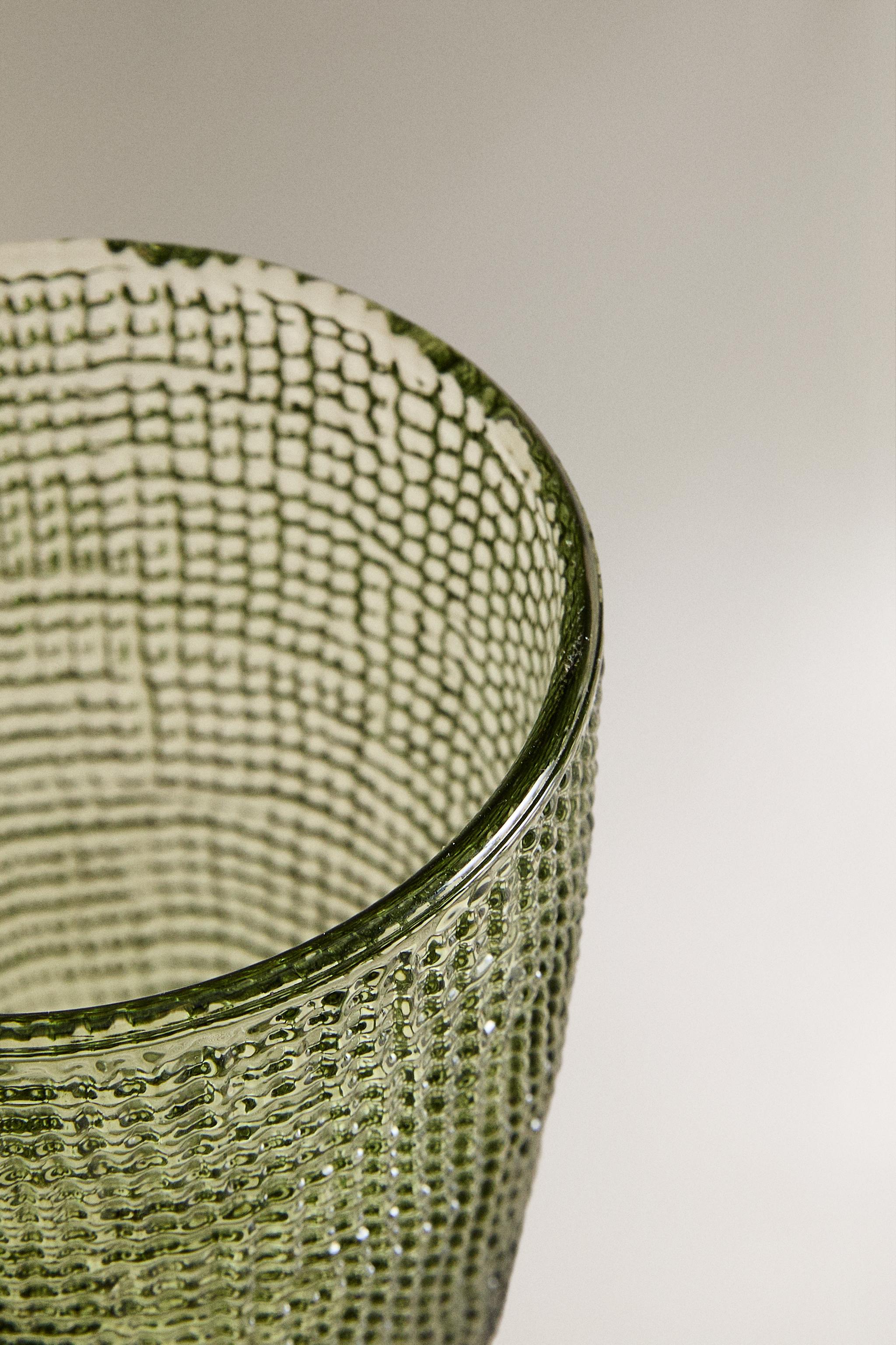 RAISED DESIGN GLASS TUMBLER