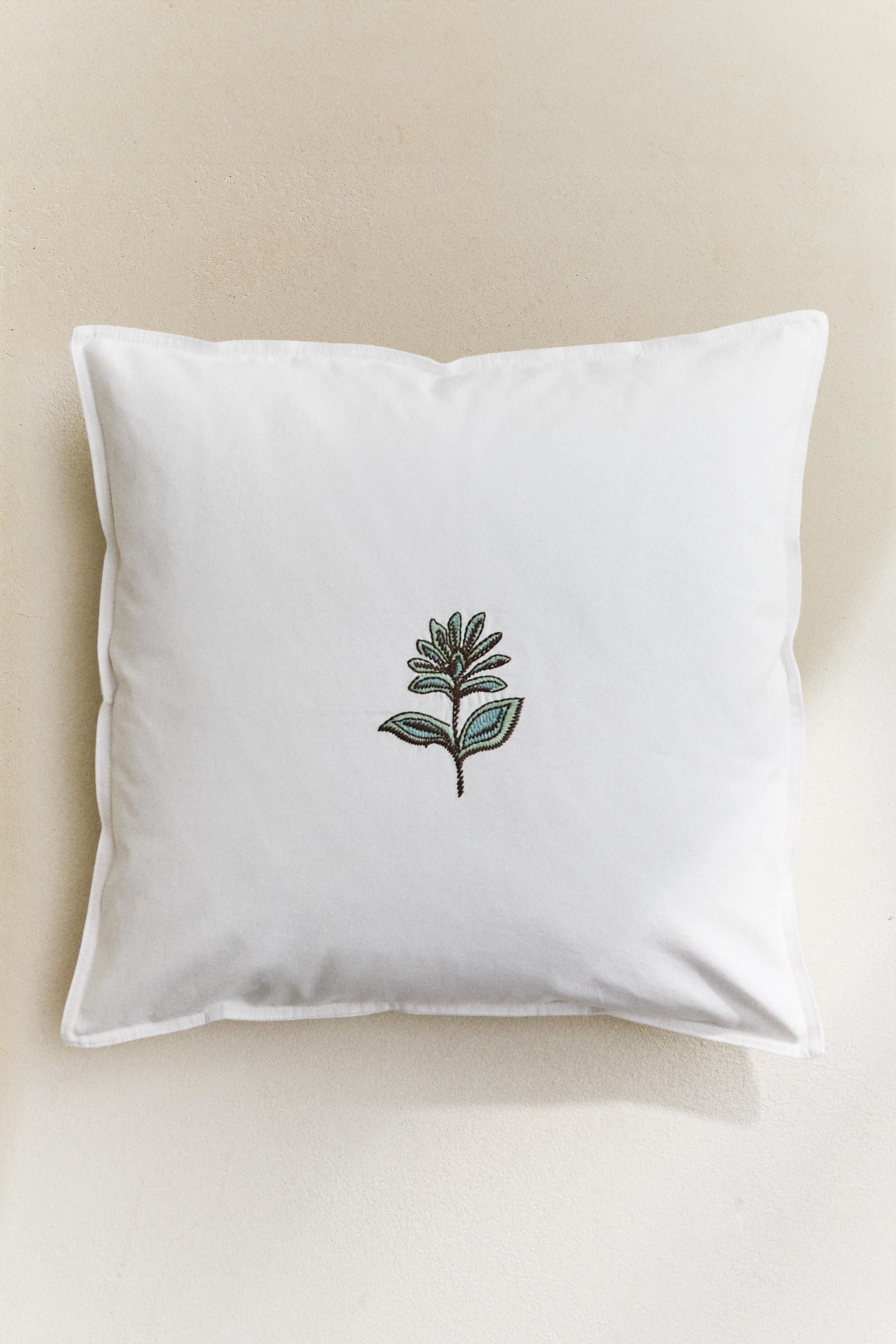 THROW PILLOW COVER WITH FLORAL EMBROIDERY