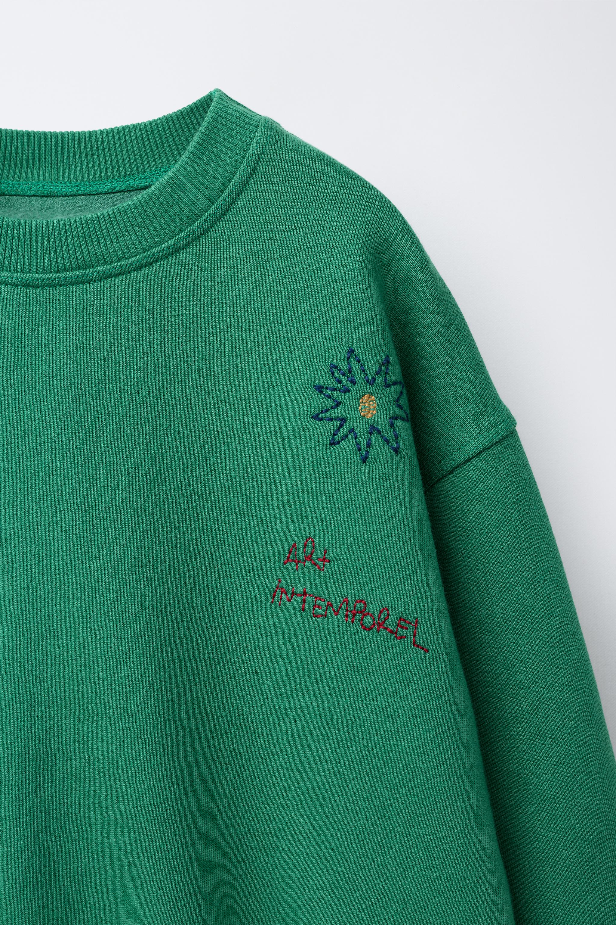 EMBROIDERED SWEATSHIRT
