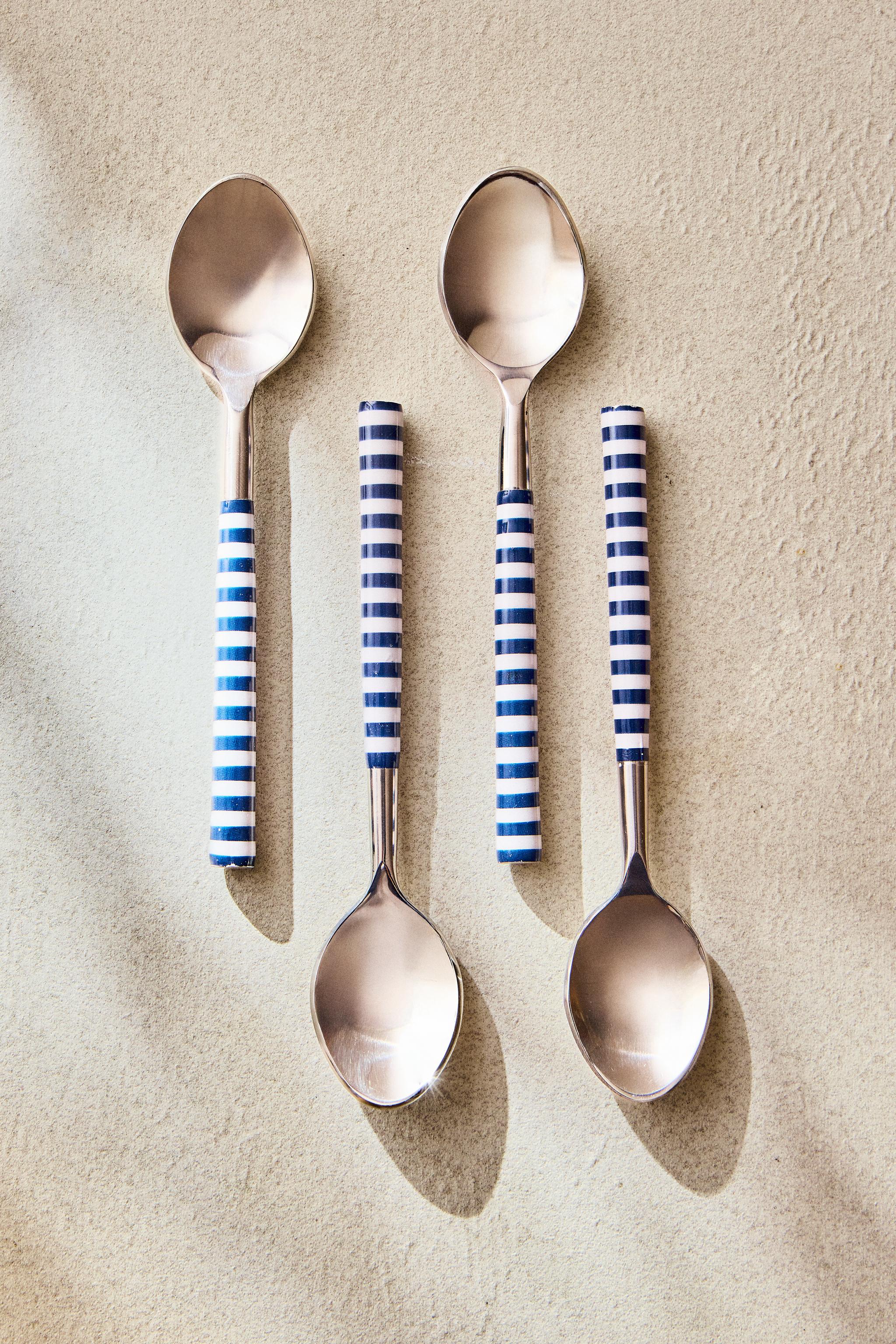 SET OF DESSERT SPOONS WITH STRIPED HANDLES (SET OF 4)