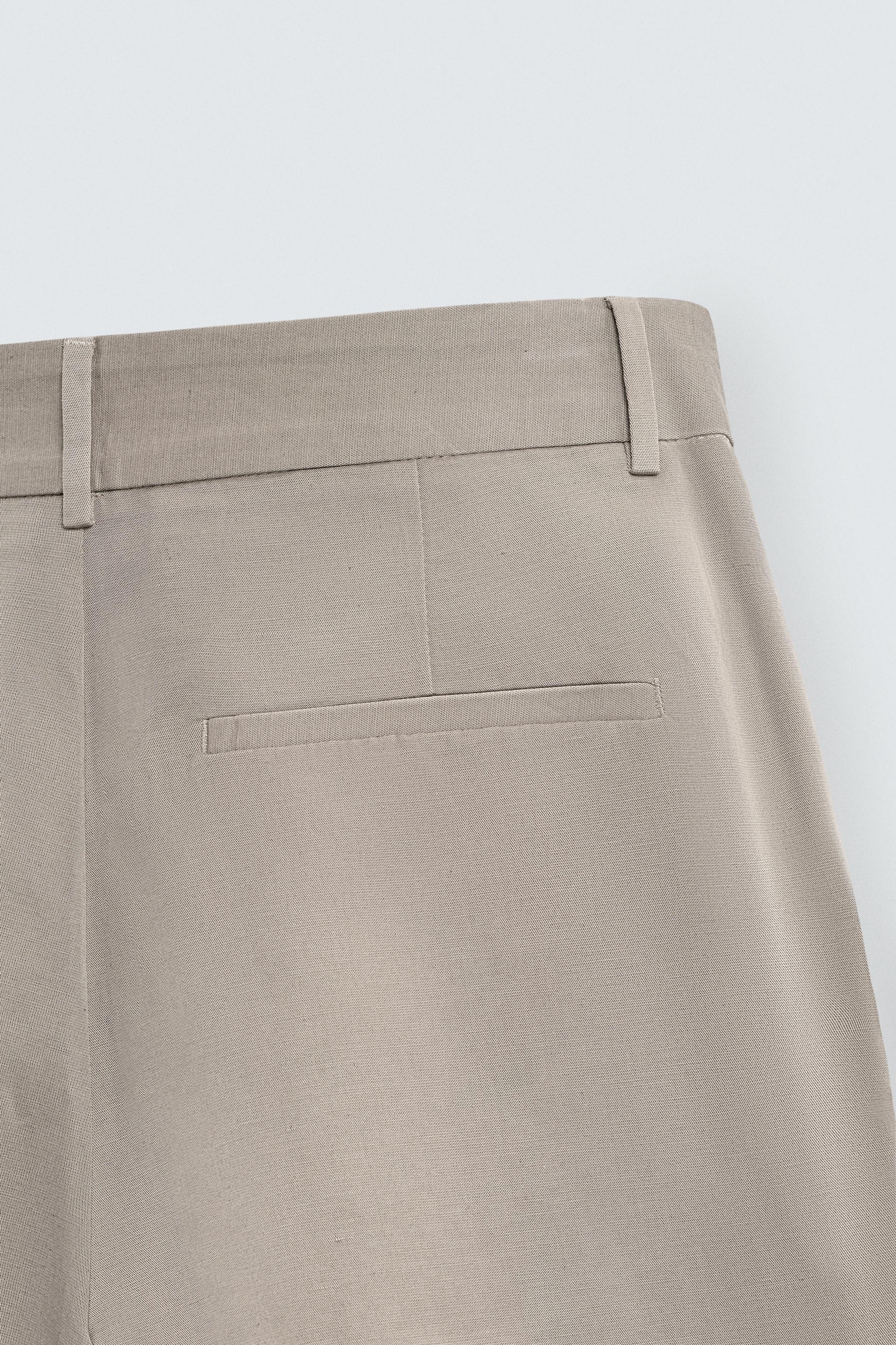 RELAXED FIT PLEATED SHORTS