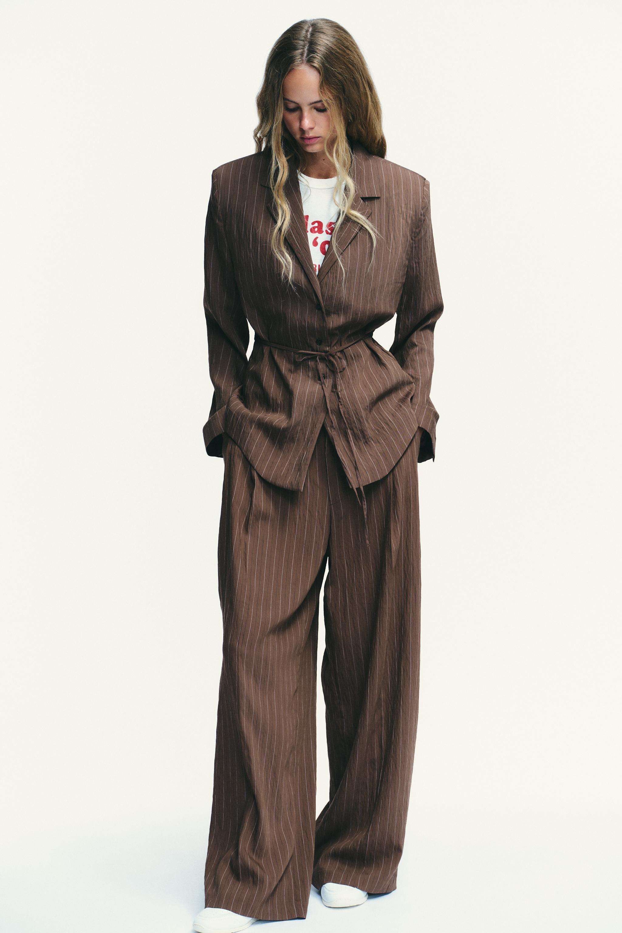 STRIPED SHOULDER PAD BLAZER WITH THIN BELT