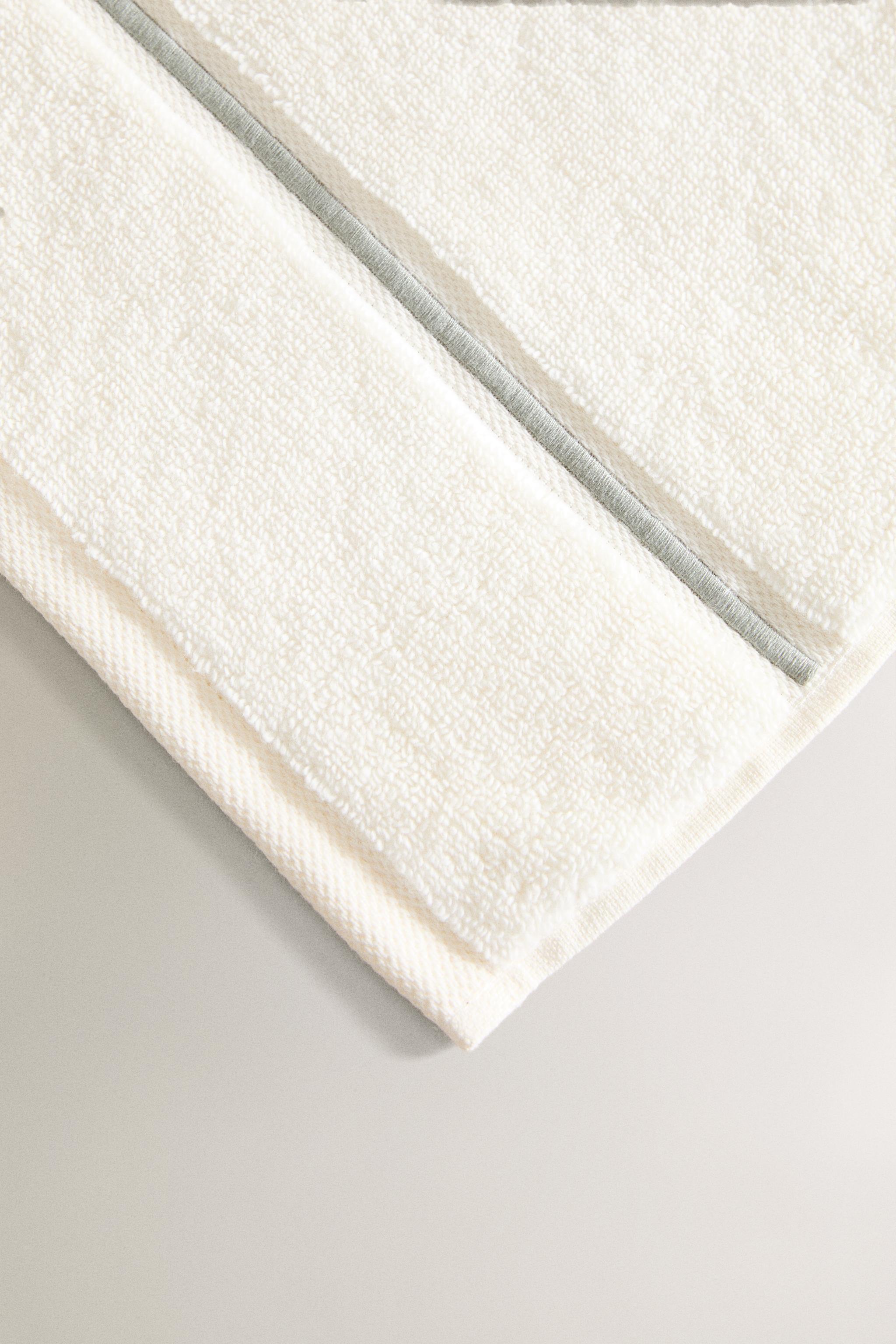 EMBROIDERED TRIM BATH TOWEL