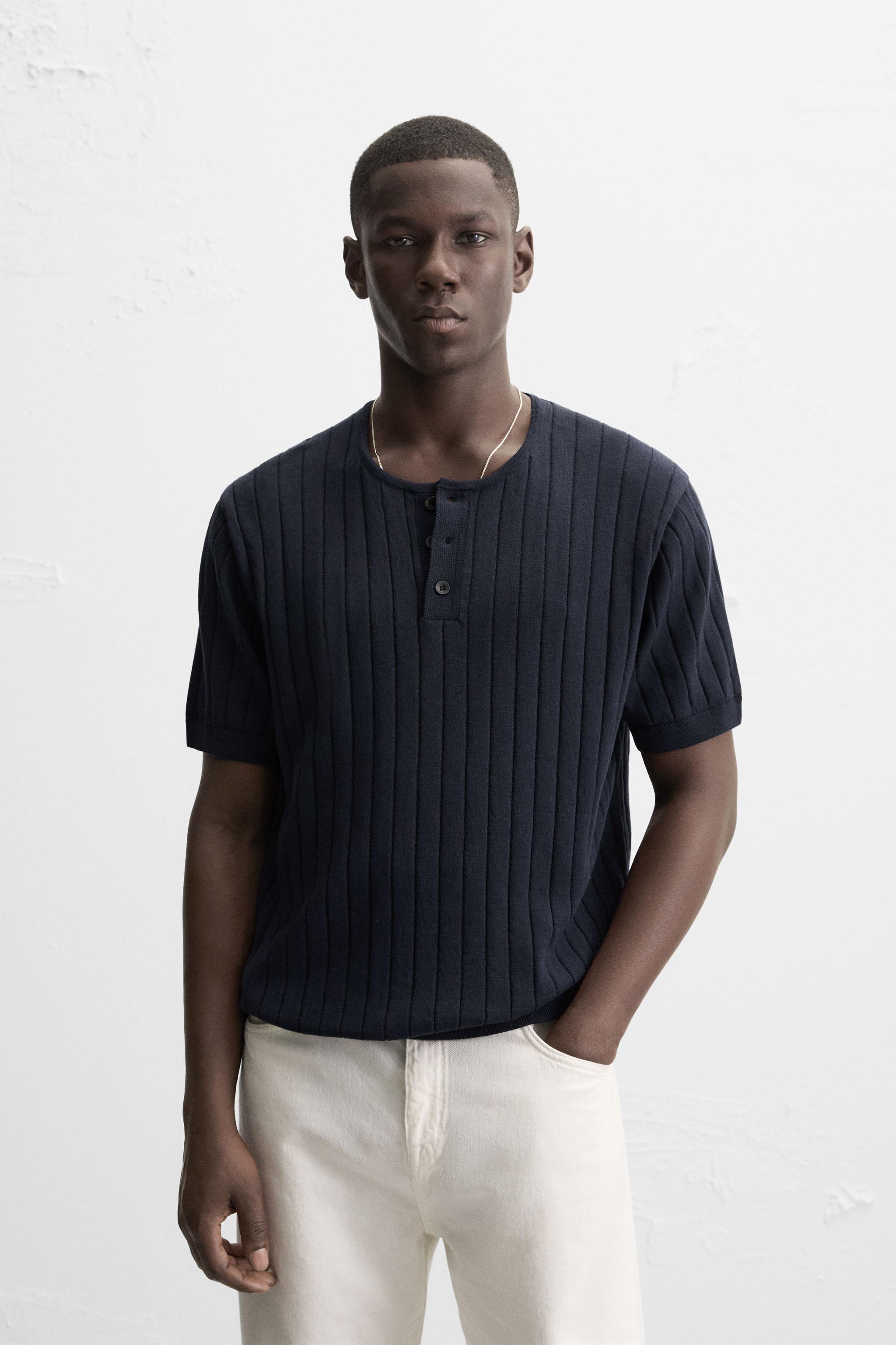 KNIT T-SHIRT WITH BUTTONED NECK