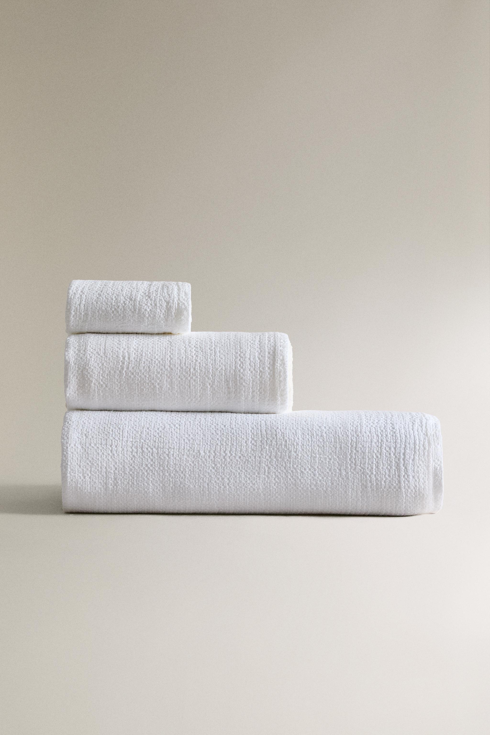 WAFFLE-KNIT LINEN BATH TOWEL