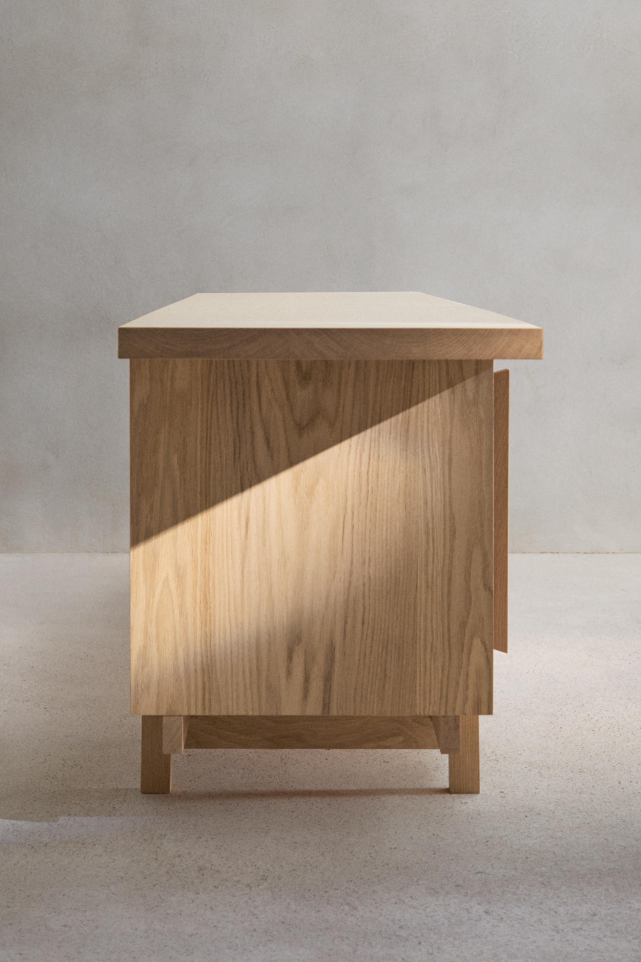 SIDEBOARD 01