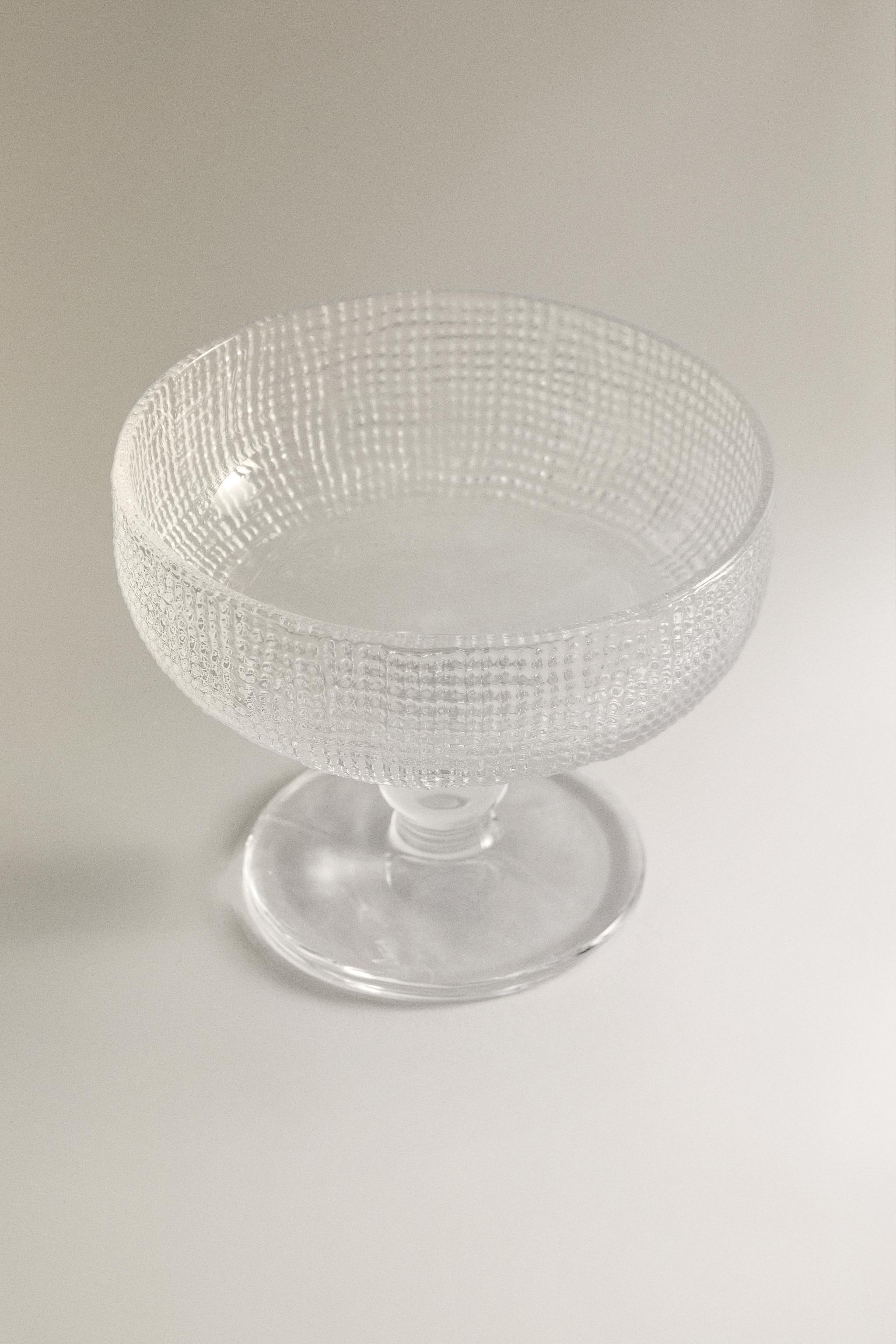 ICE-CREAM CUP GLASS WITH RAISED DESIGN