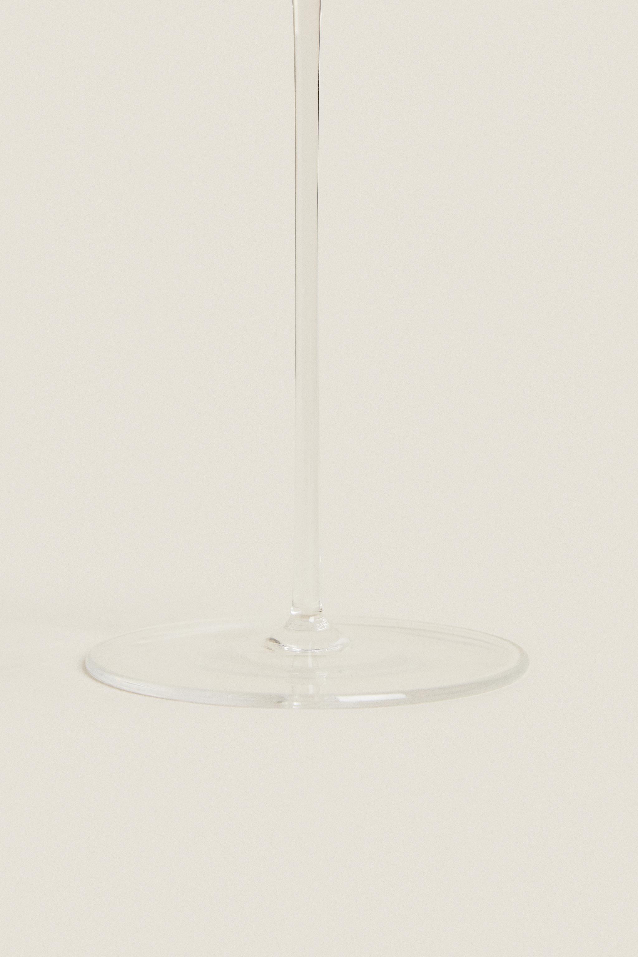 ULTRA LIGHTWEIGHT WINE GLASS