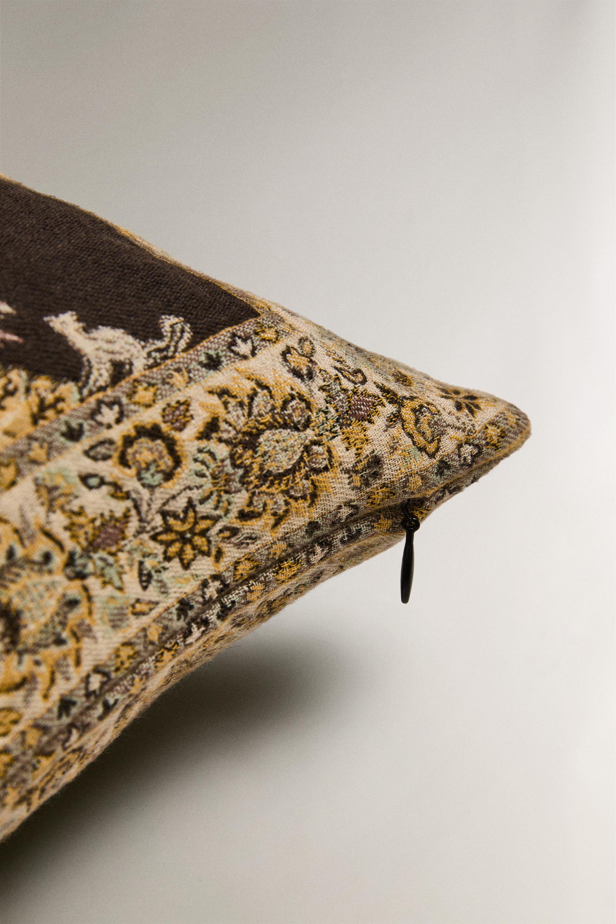 JACQUARD THROW PILLOW COVER