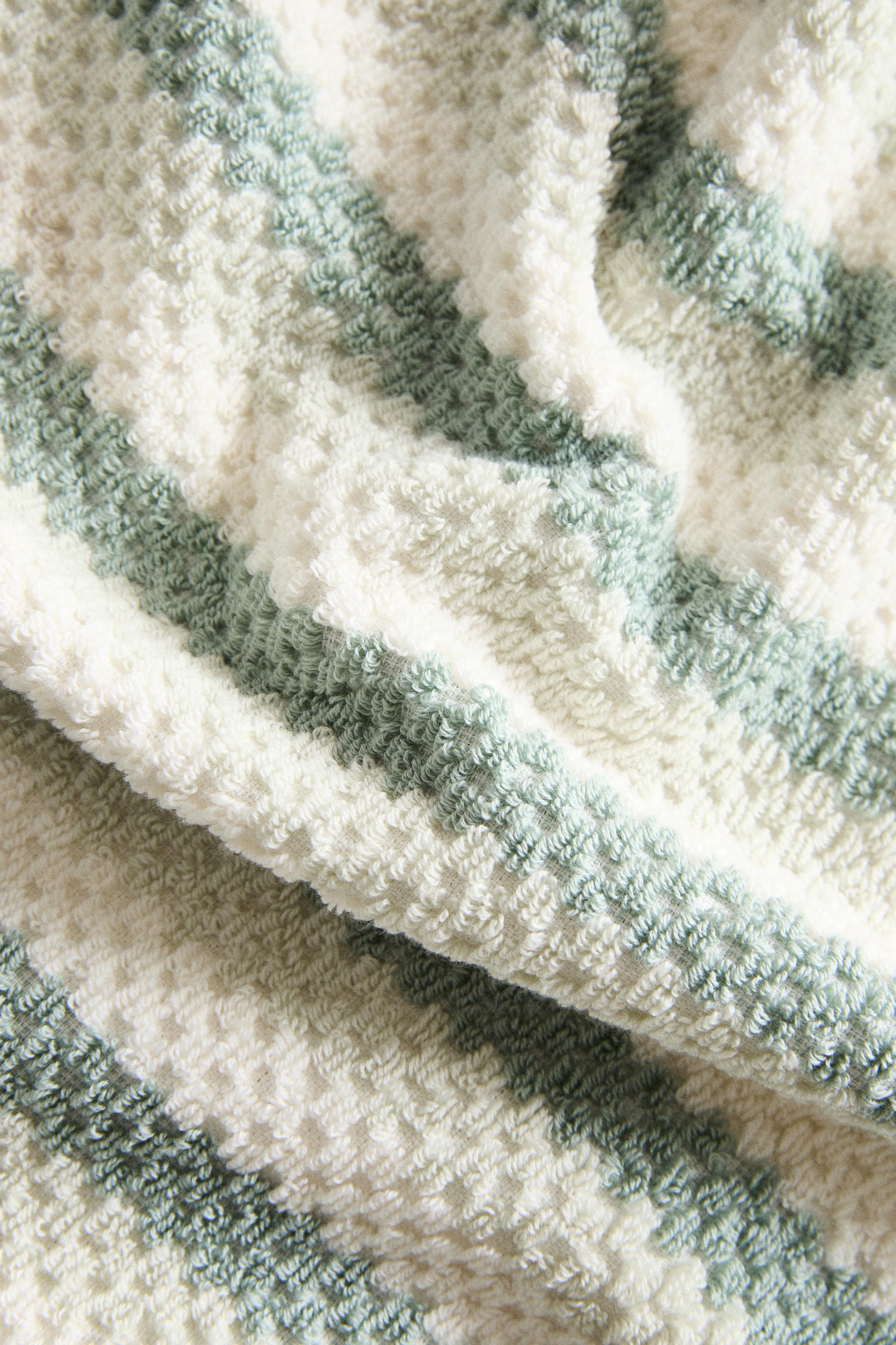 GEOMETRIC JACQUARD BATH TOWEL