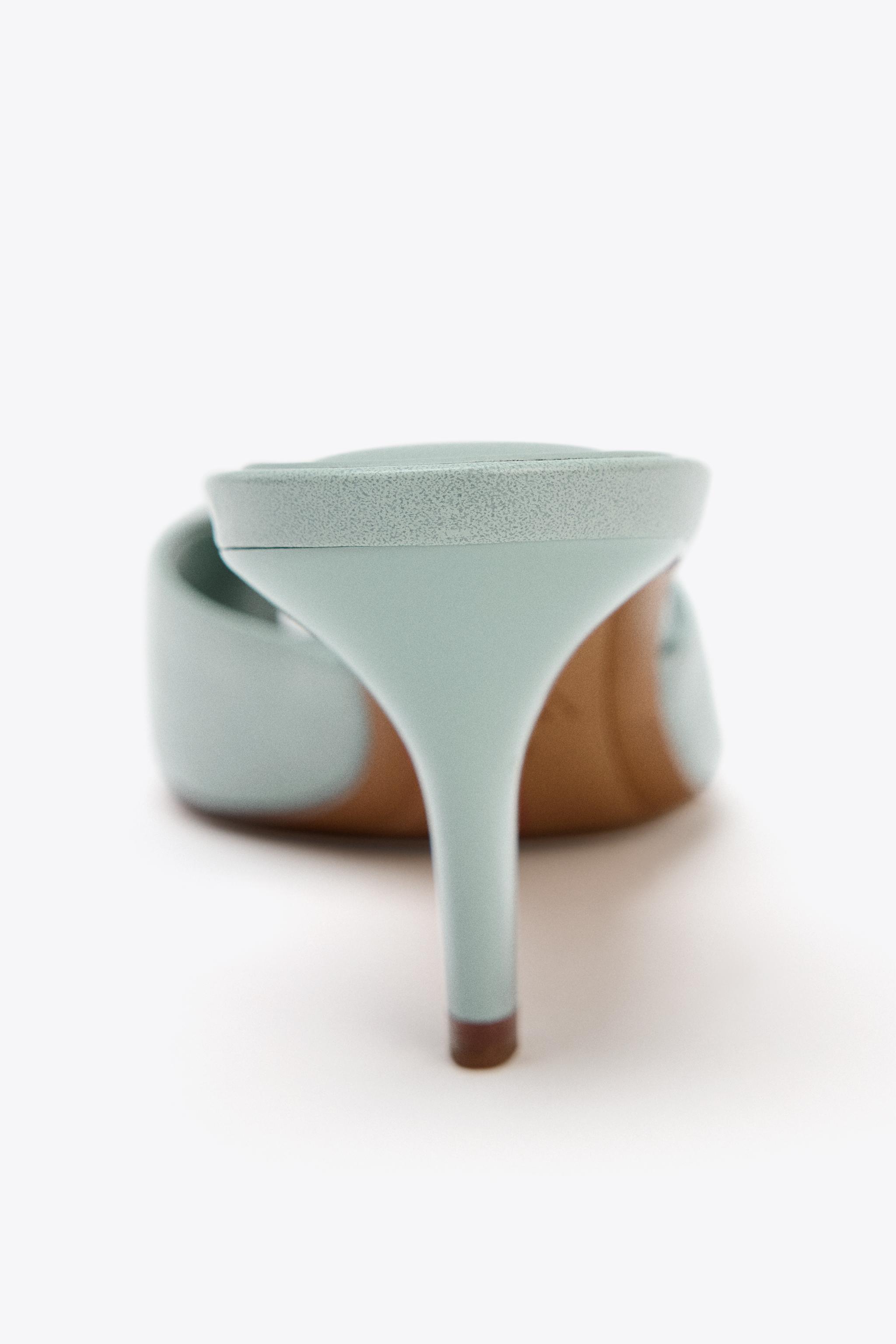 PATENT EFFECT SANDALS