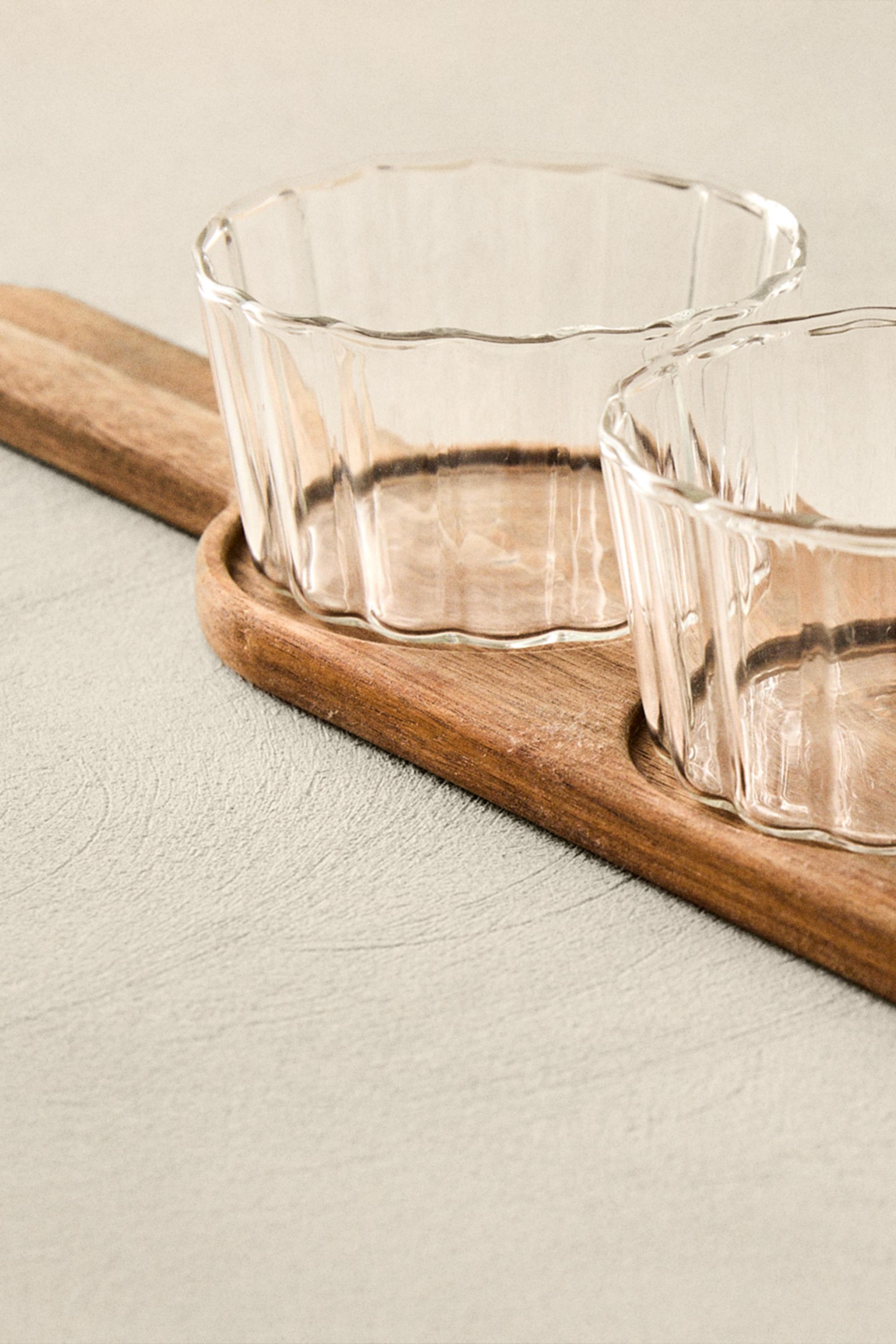 SET OF BOWLS WITH TRAY