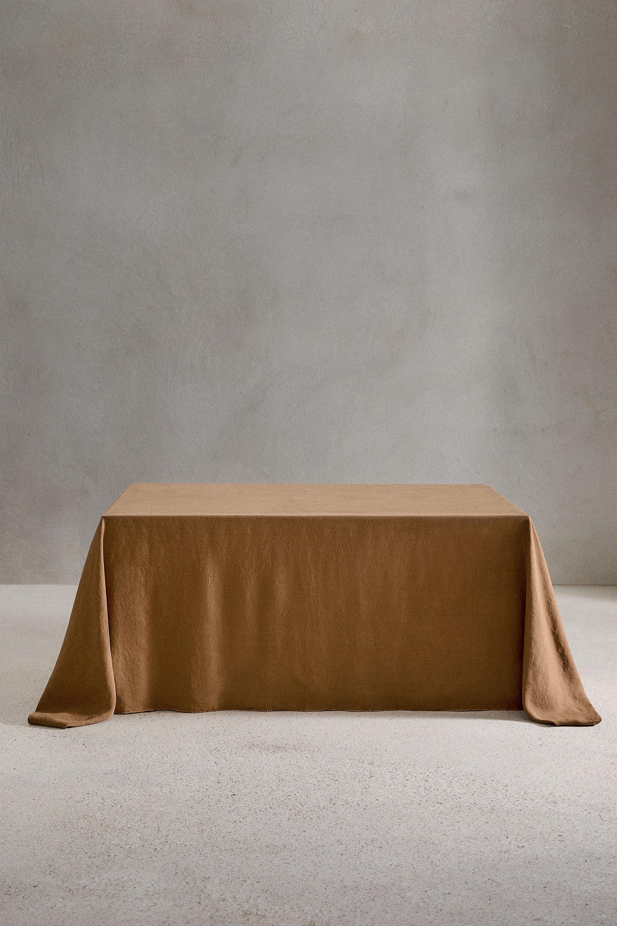 TABLECLOTH 01