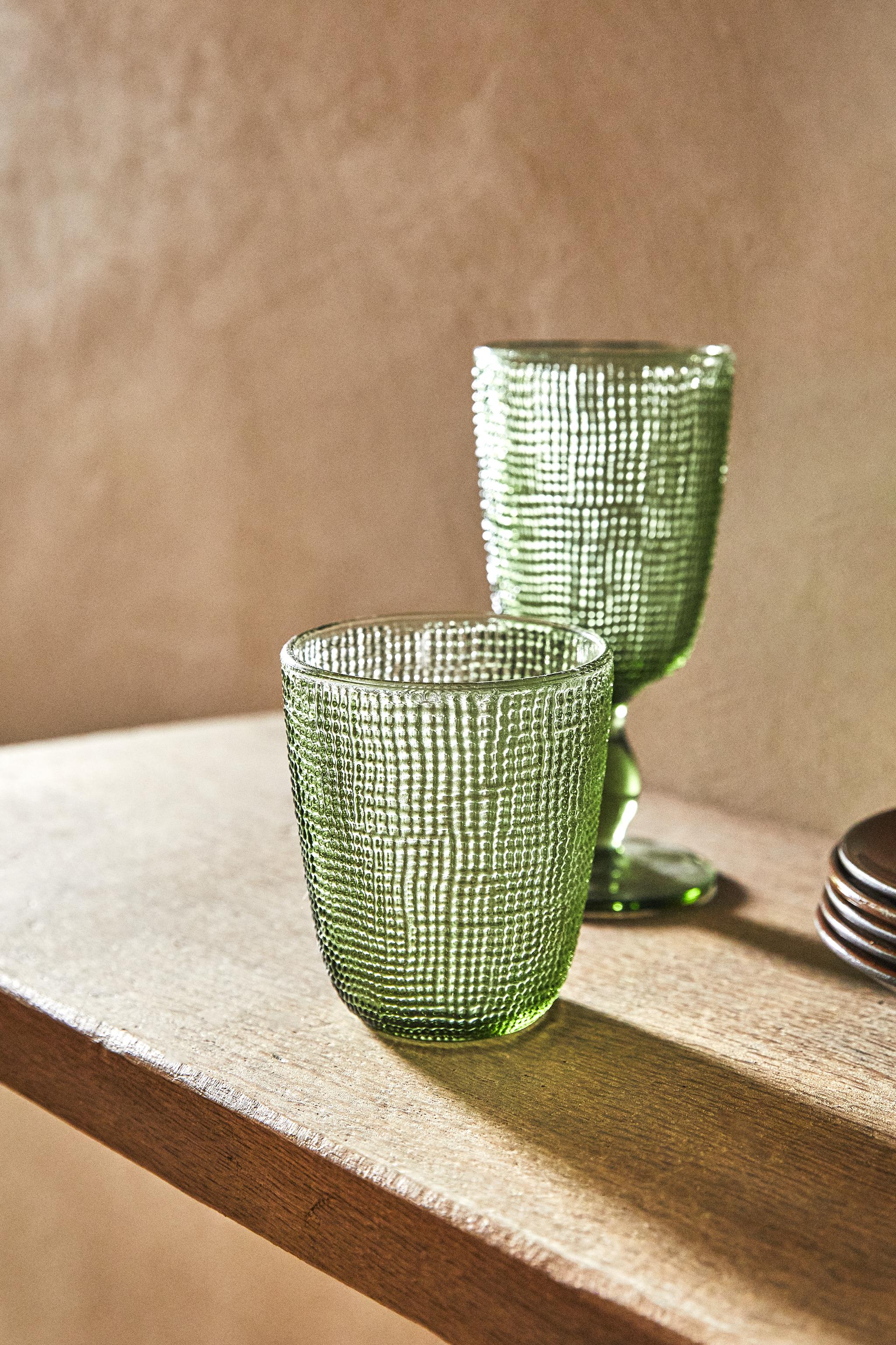 RAISED DESIGN GLASS TUMBLER