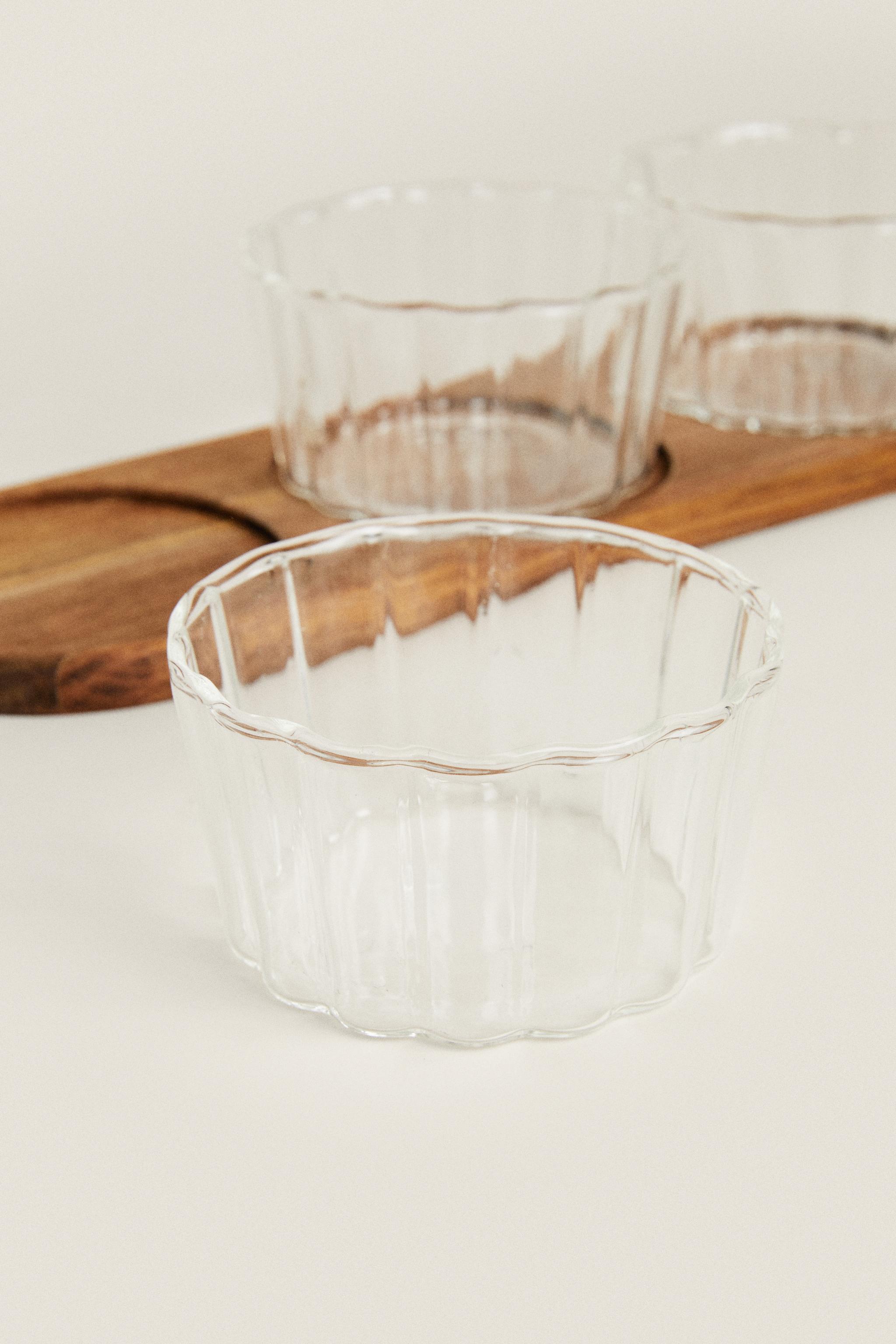 SET OF BOWLS WITH TRAY