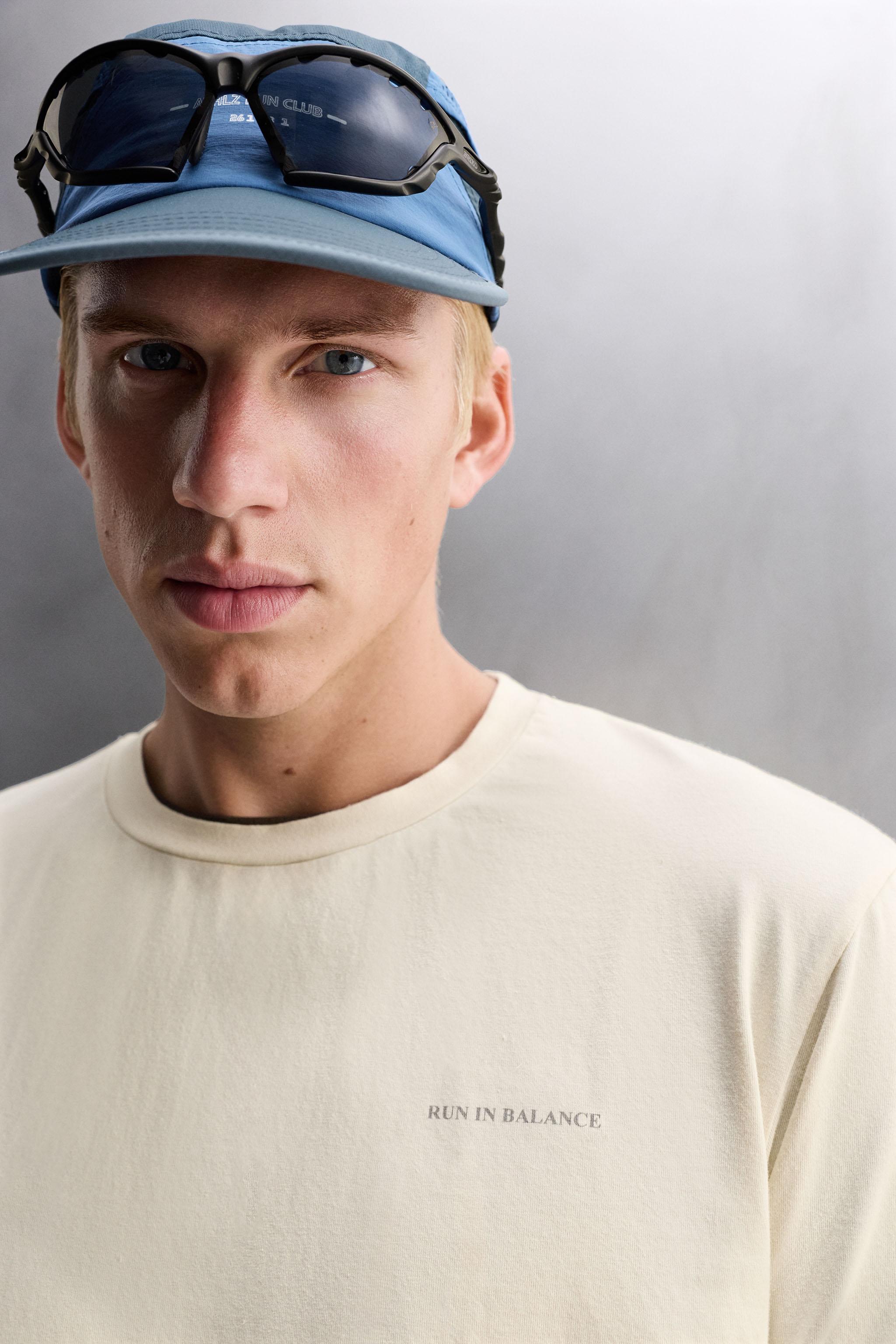 GRAPHIC PRINT T-SHIRT