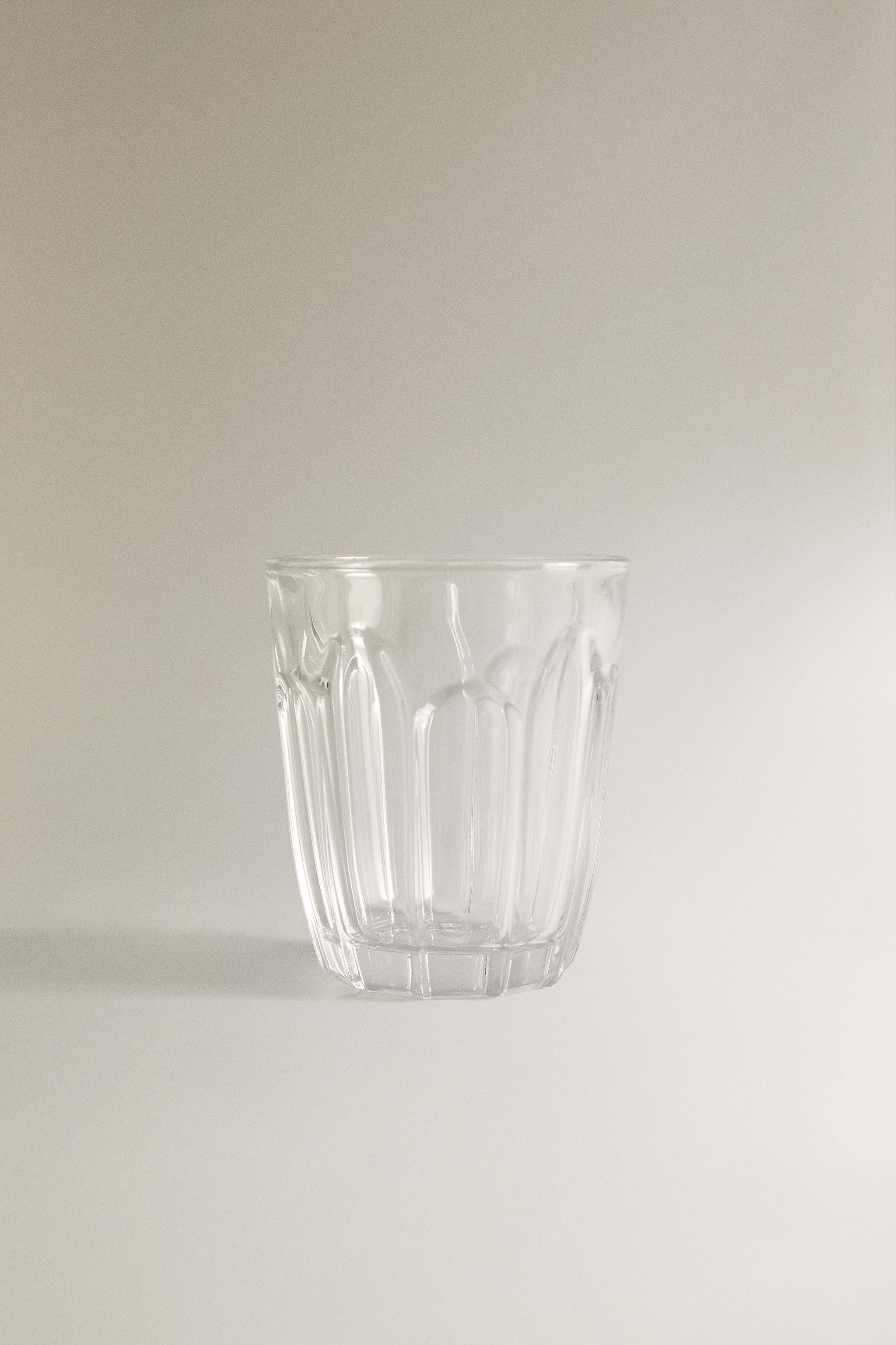COFFEE TUMBLER WITH RAISED DESIGN