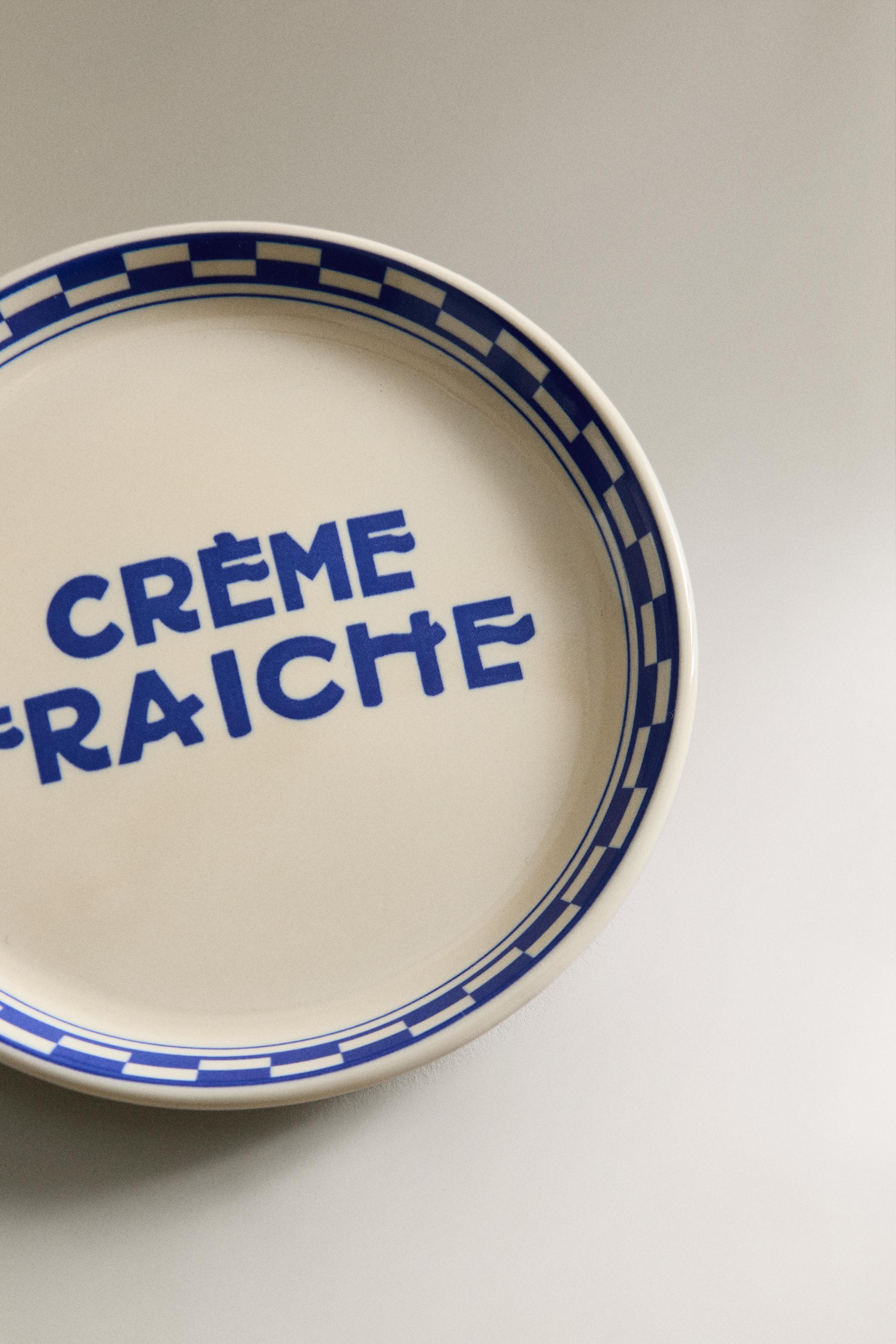 CERAMIC PLATE WITH CRÈME FRAICHE SLOGAN