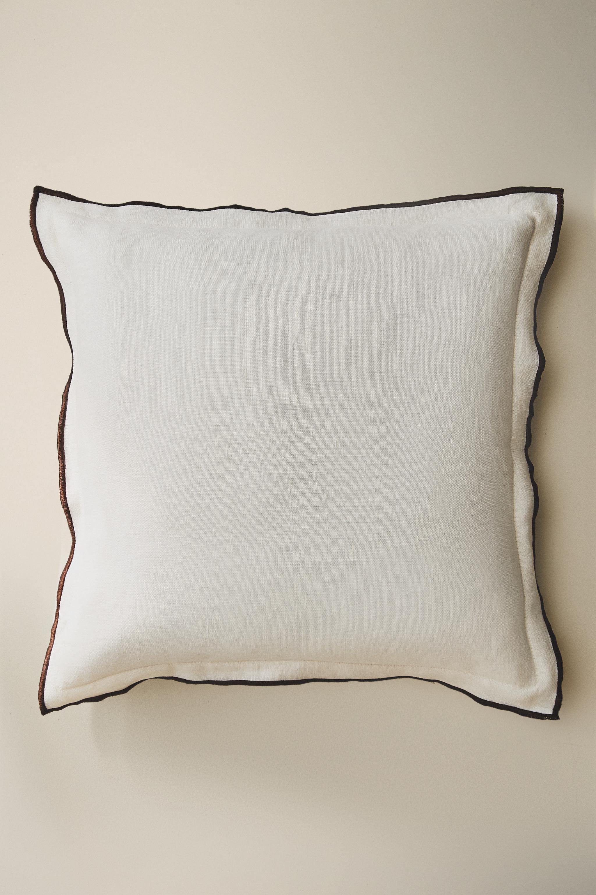 THROW PILLOW COVER WITH OVERLOCK
