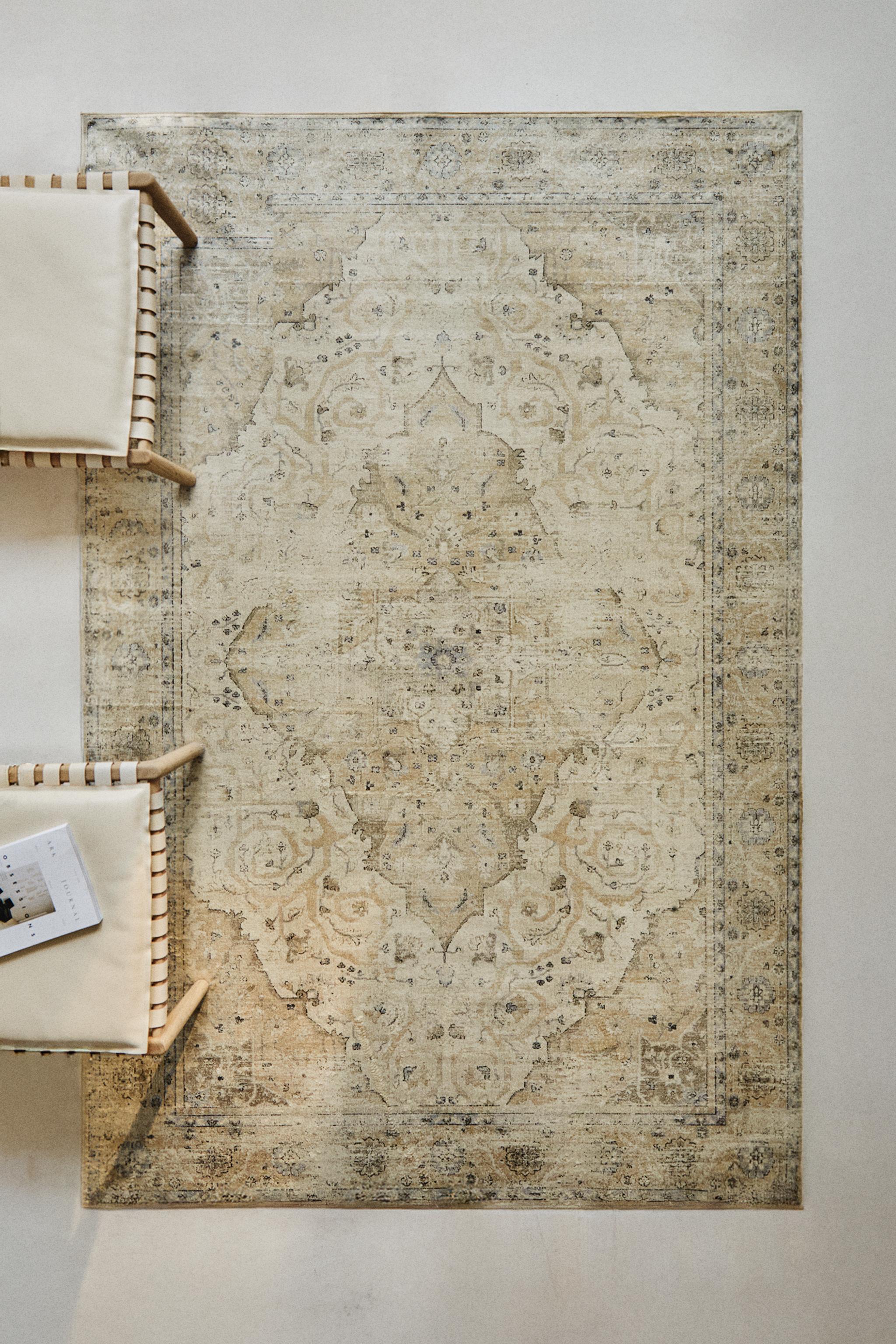 VINTAGE STYLE AREA RUG