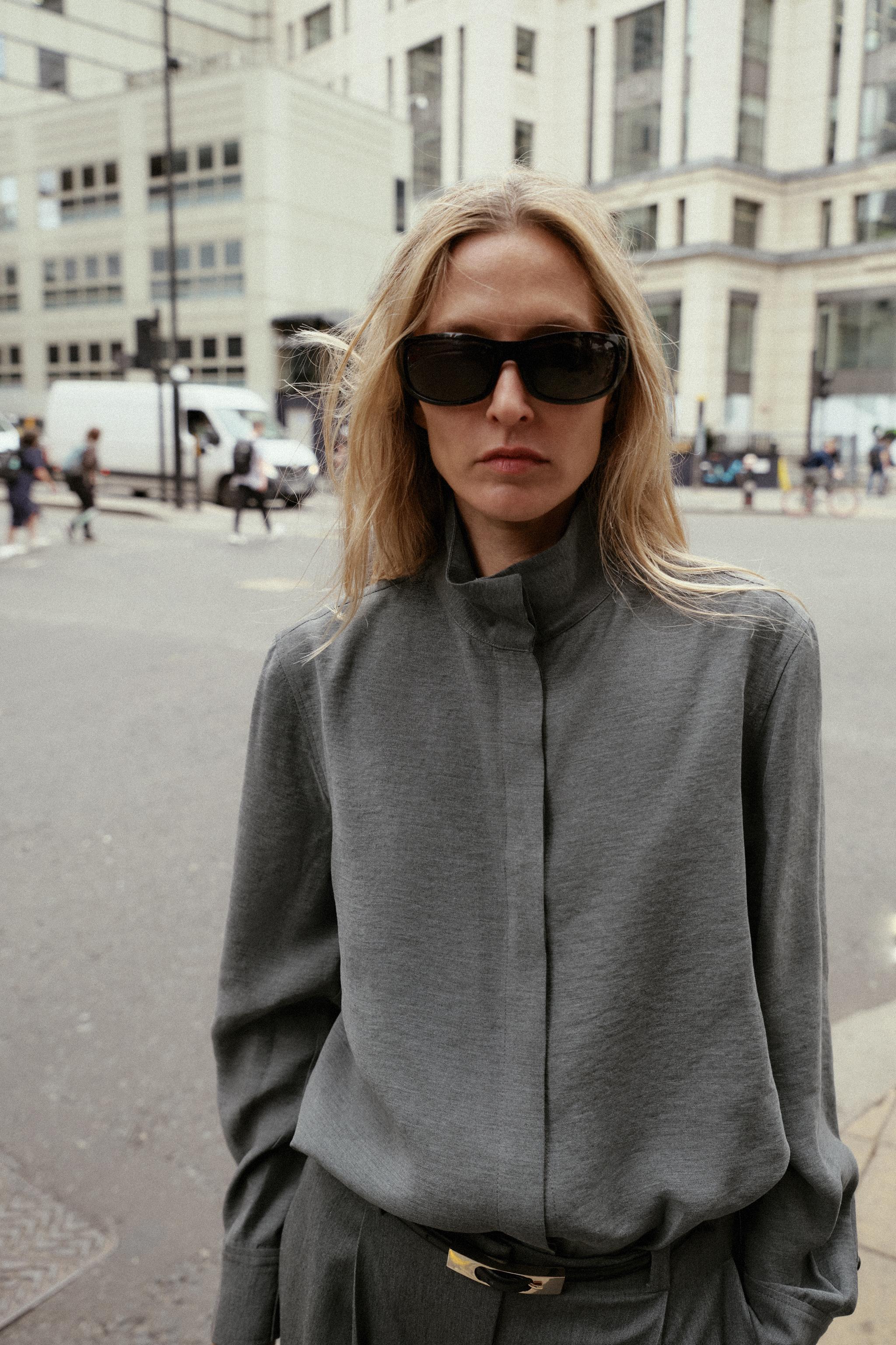 FLOWY HIGH NECK SHIRT