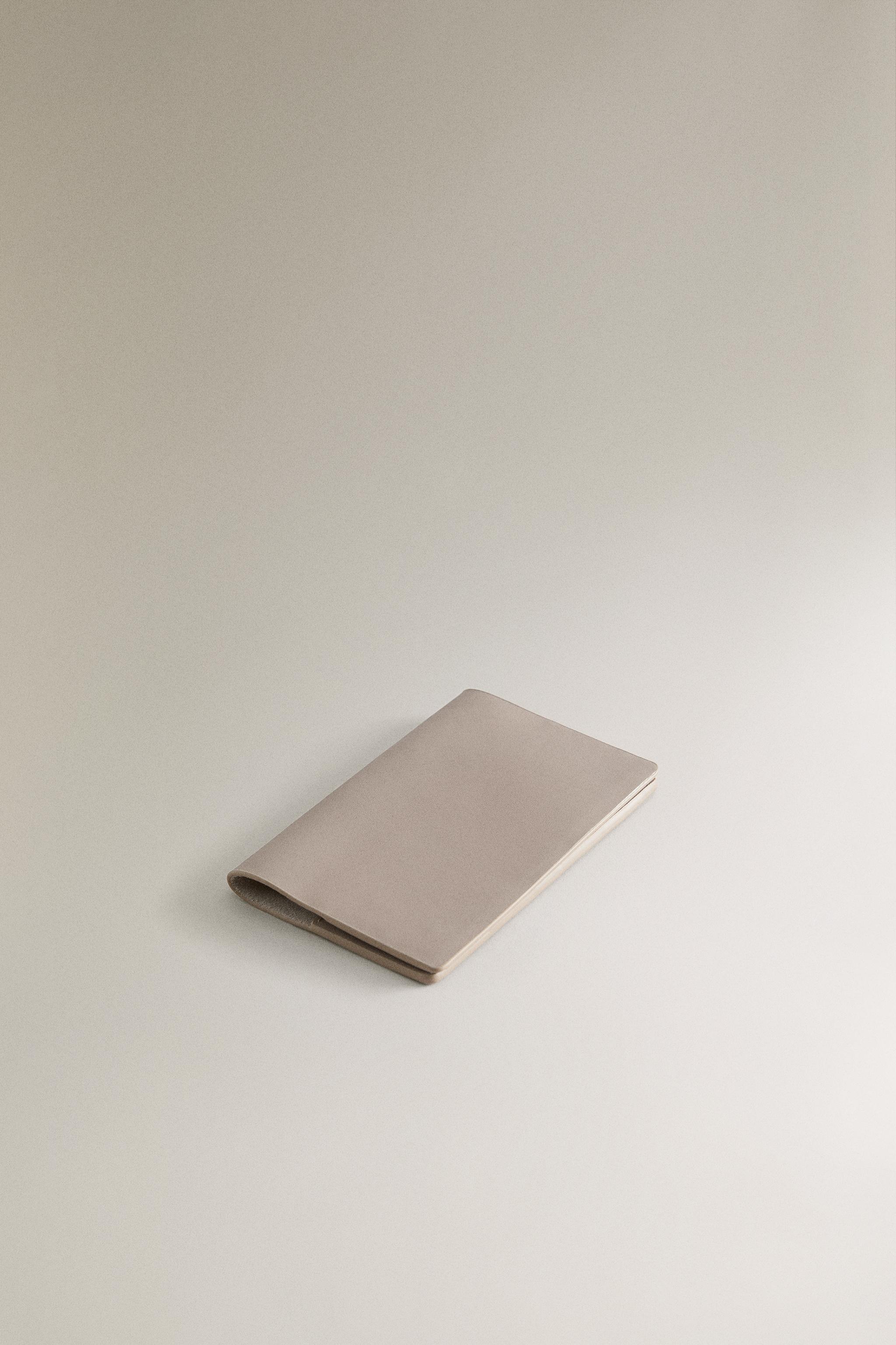 LEATHER TRAVEL DOCUMENT HOLDER