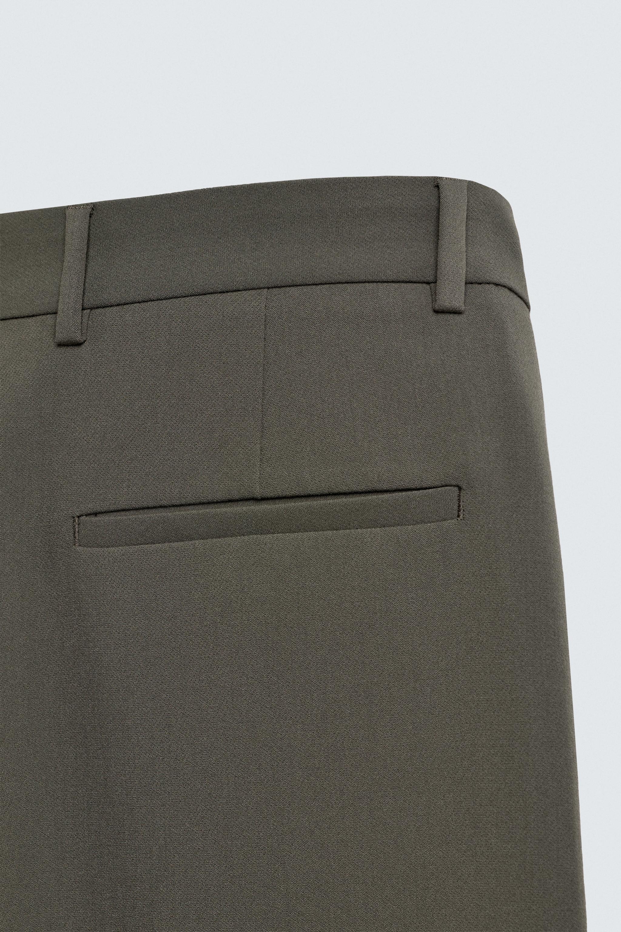 RELAXED FIT PLEATED PANTS