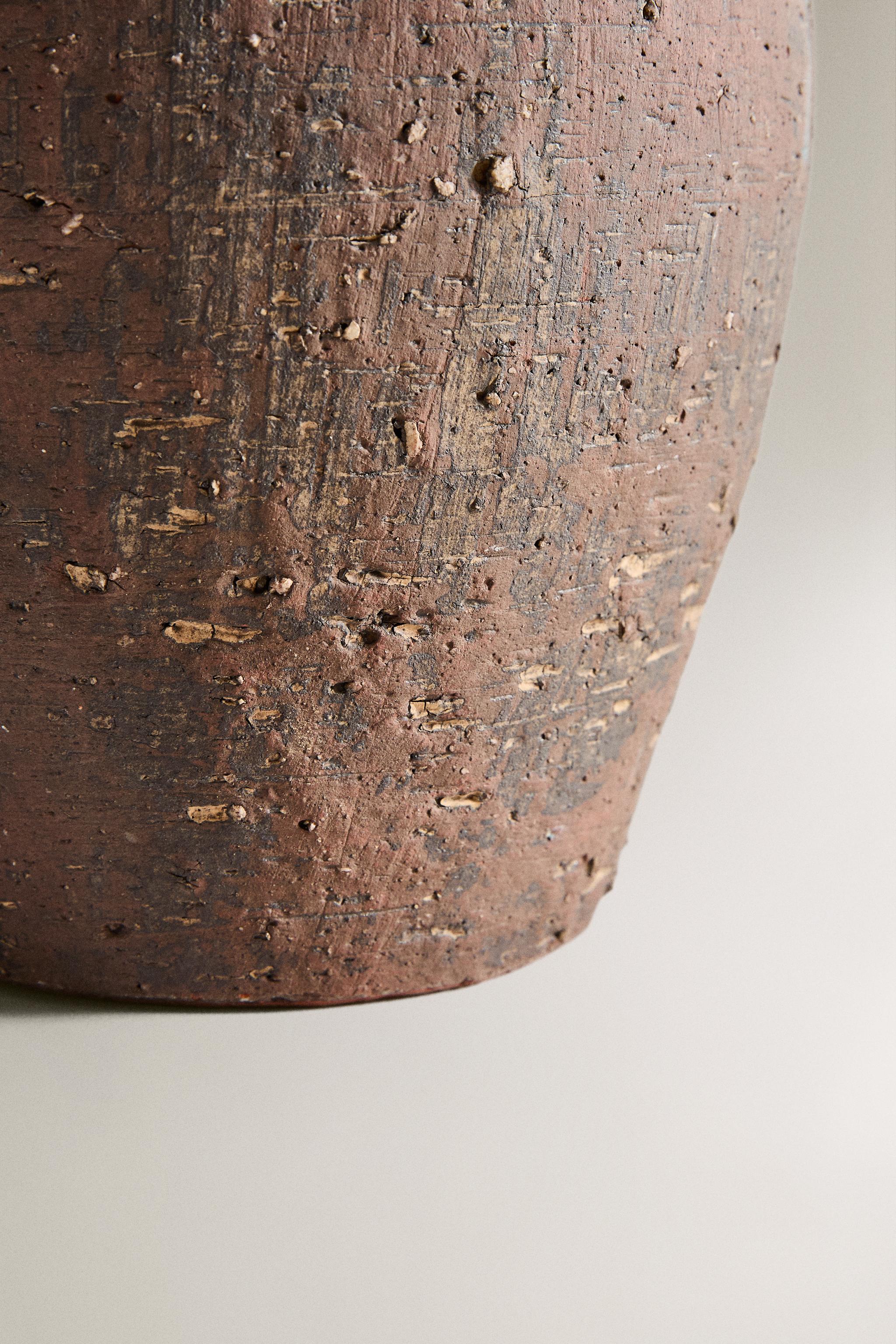 TERRACOTTA DRIP VASE