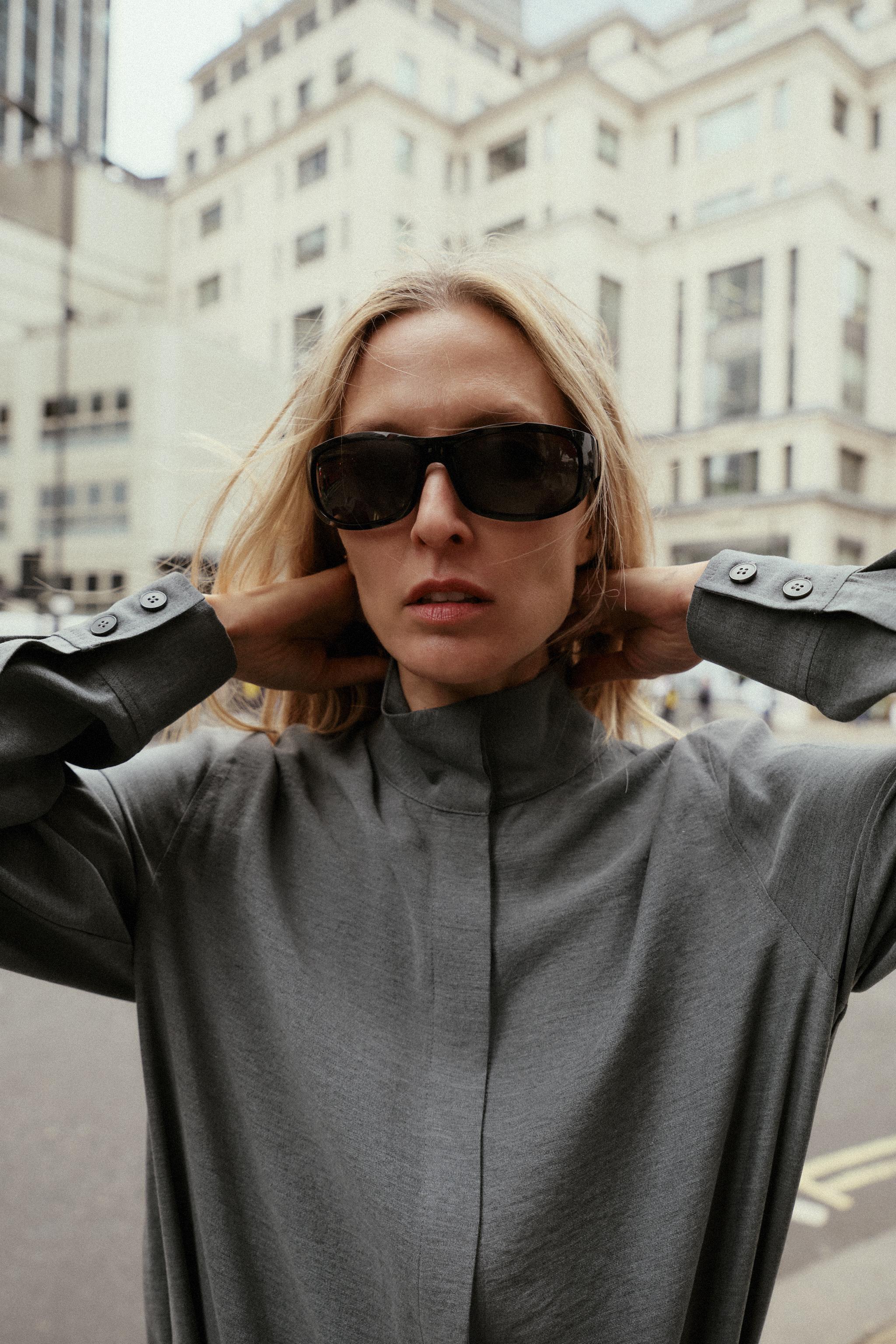 FLOWY HIGH NECK SHIRT