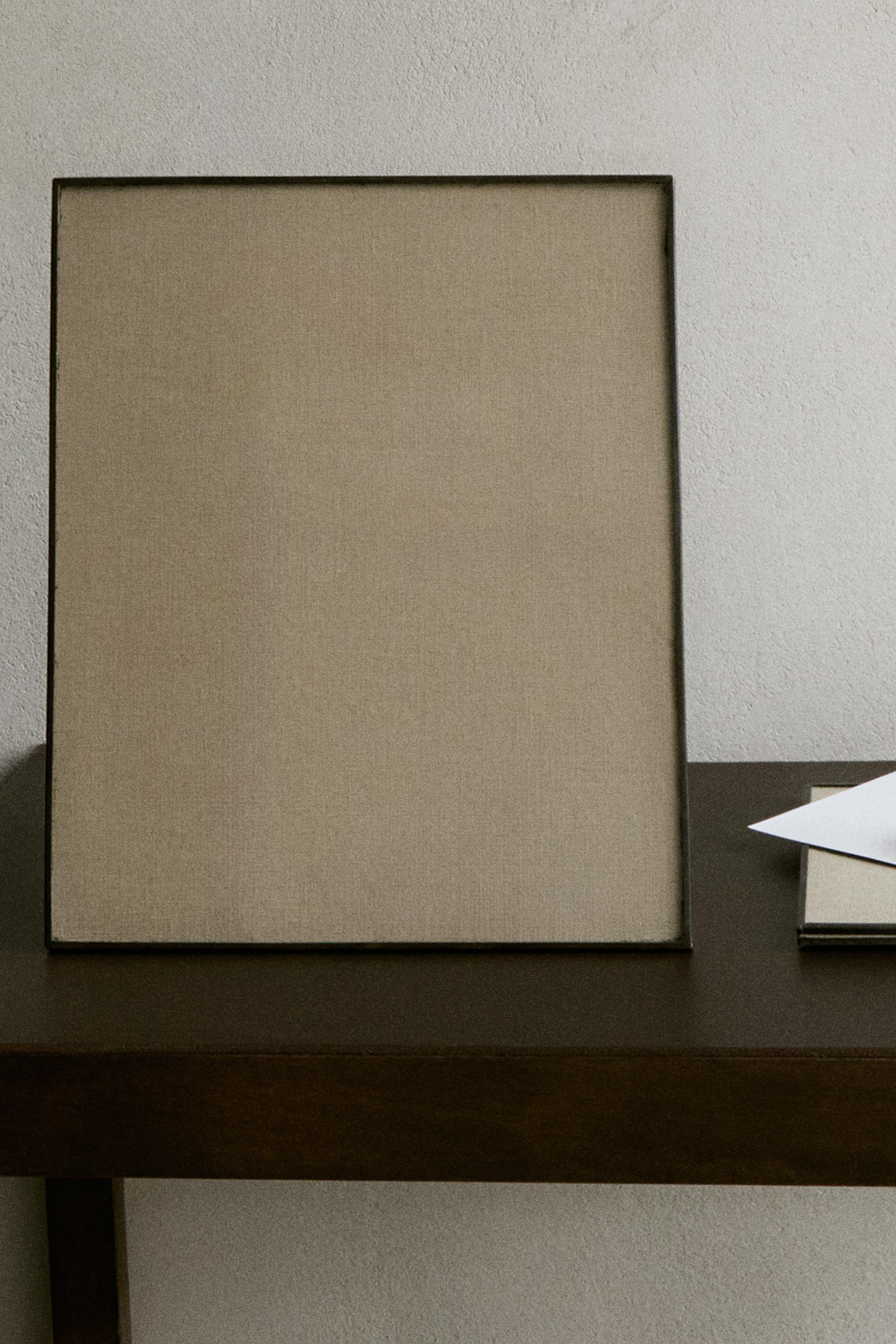 BLACK METAL PICTURE FRAME