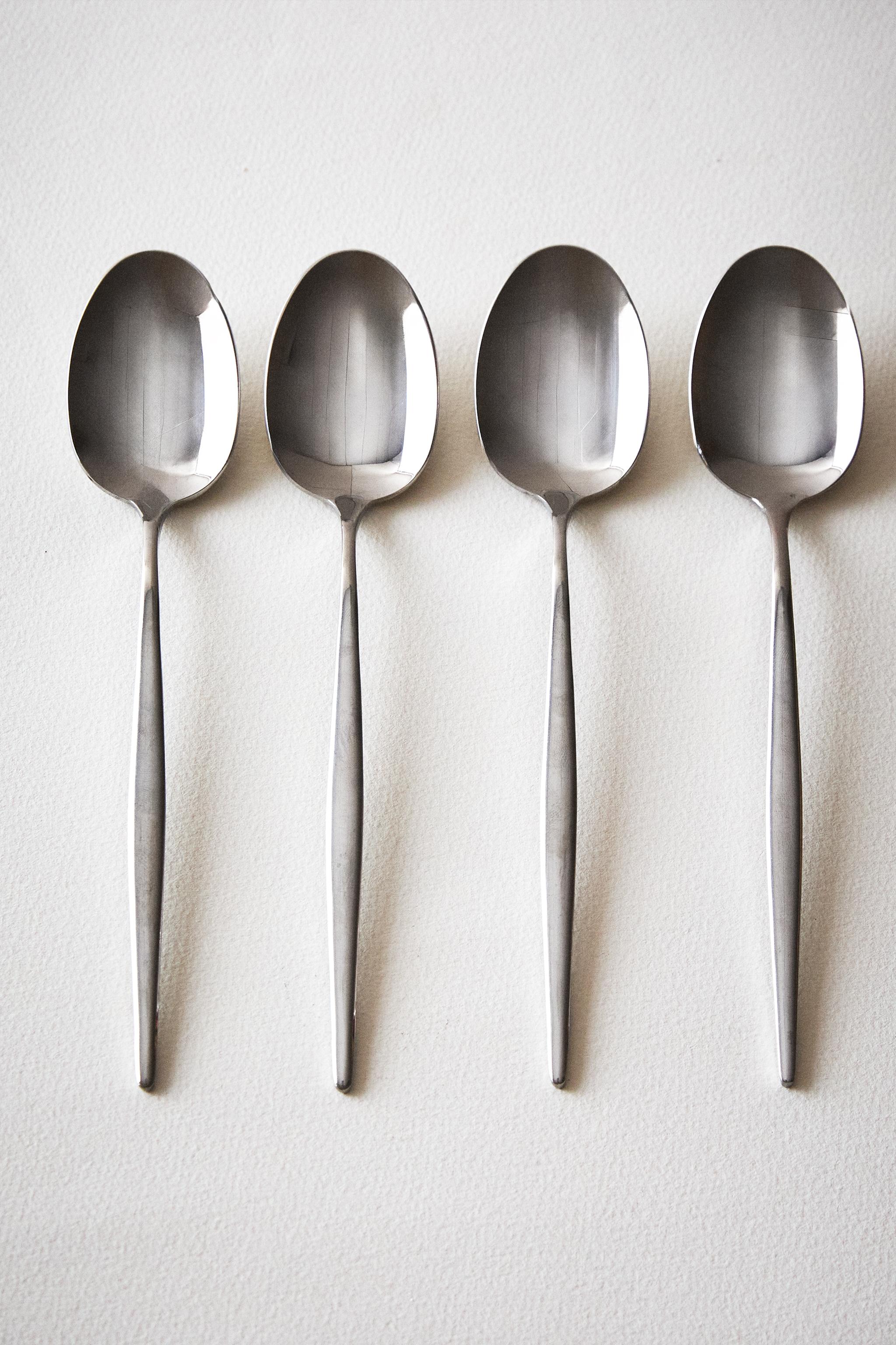 SET OF SPOONS WITH THIN HANDLE (SET OF 4)
