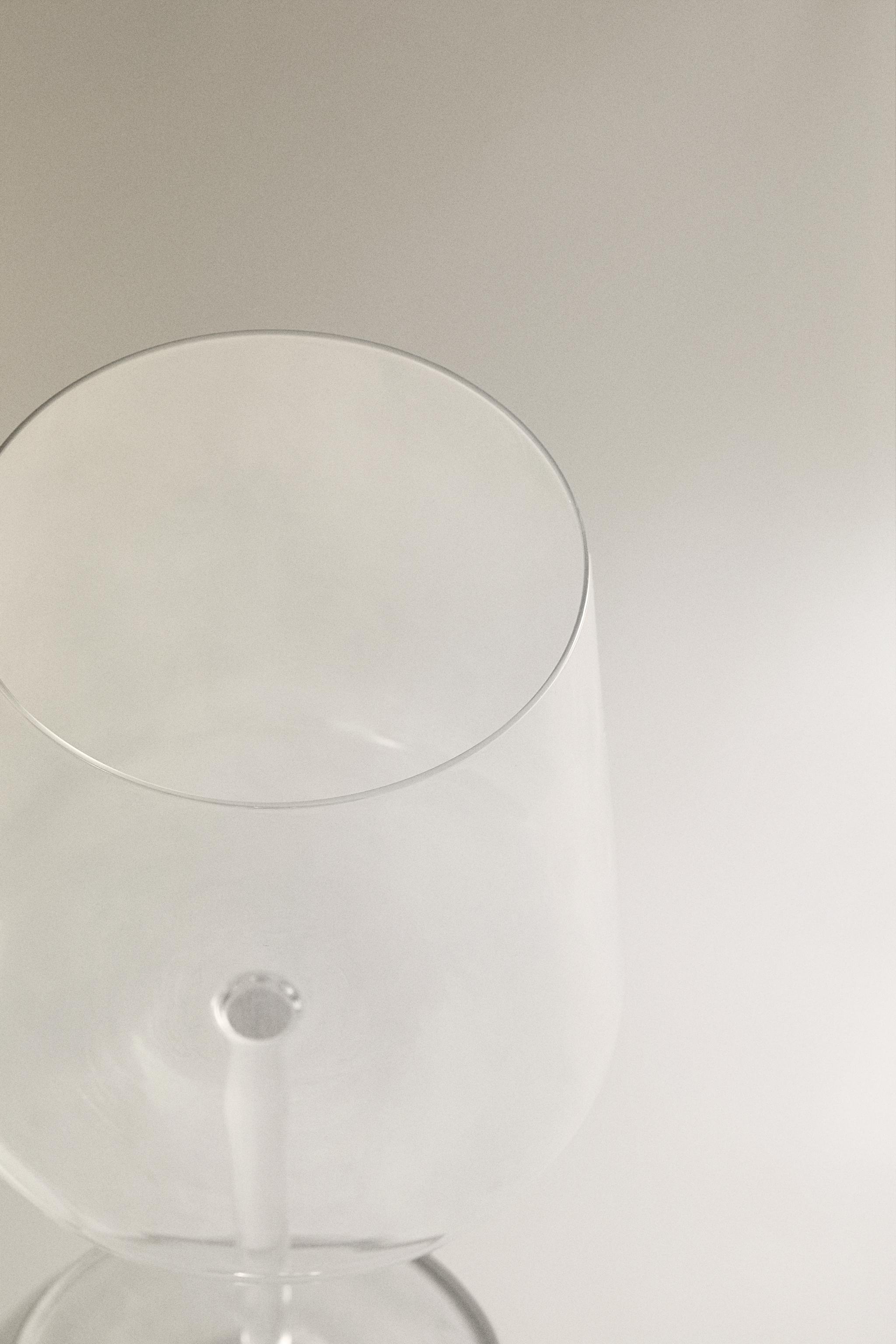 CONICAL CRYSTALLINE WINE GLASS