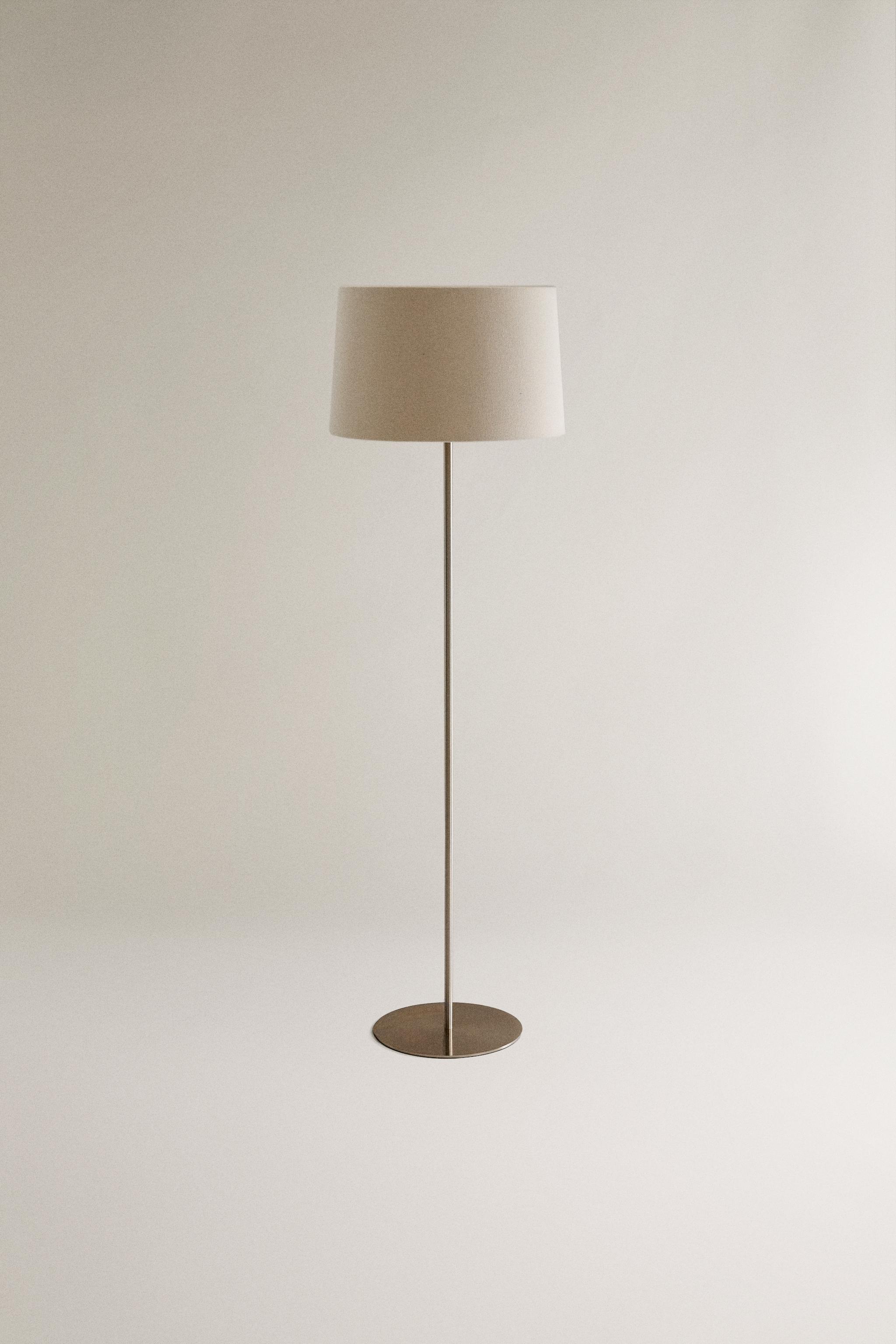 EXTENDABLE METAL FLOOR LAMP