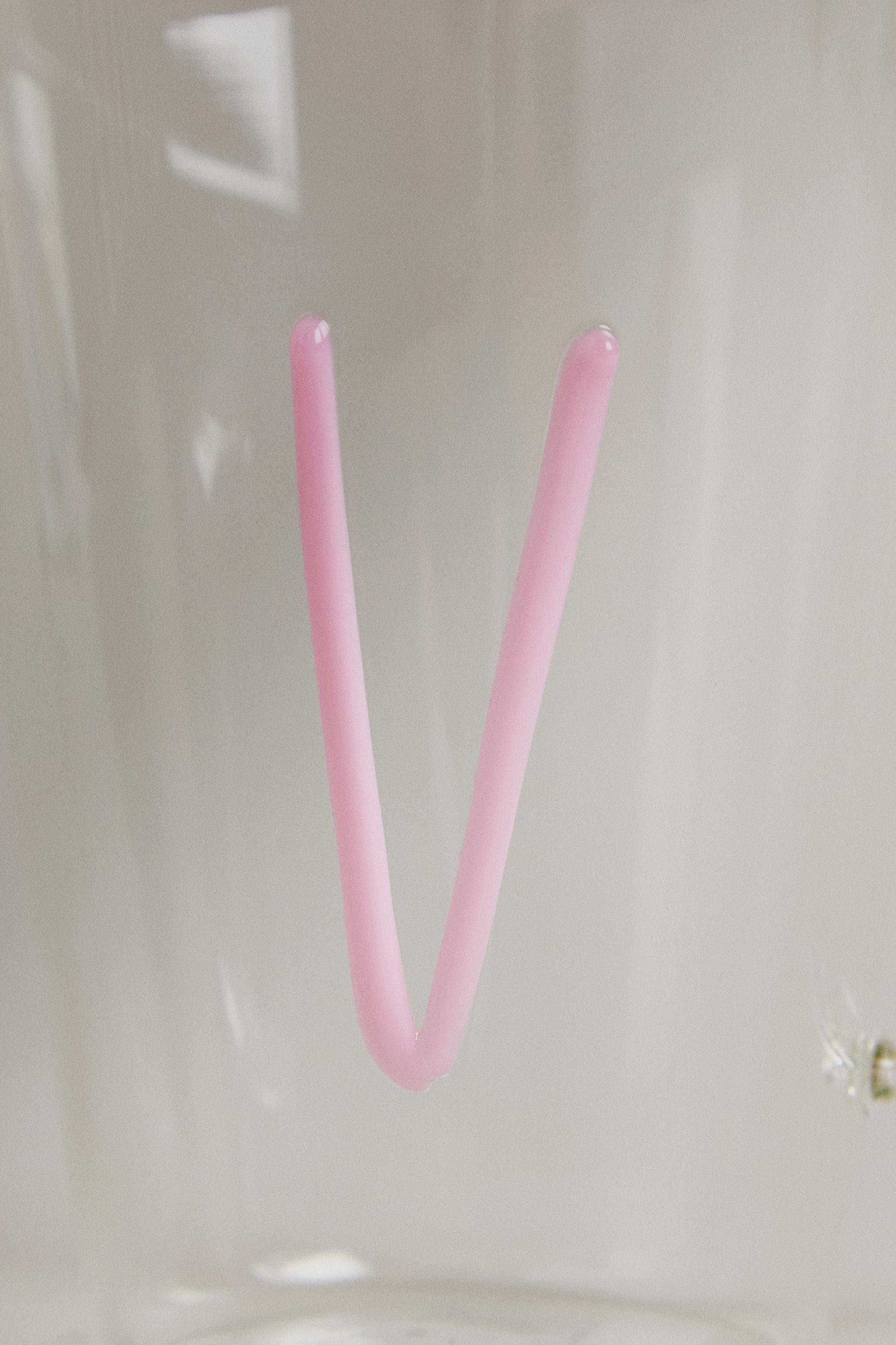 BOROSILICATE MUG WITH THE LETTER V