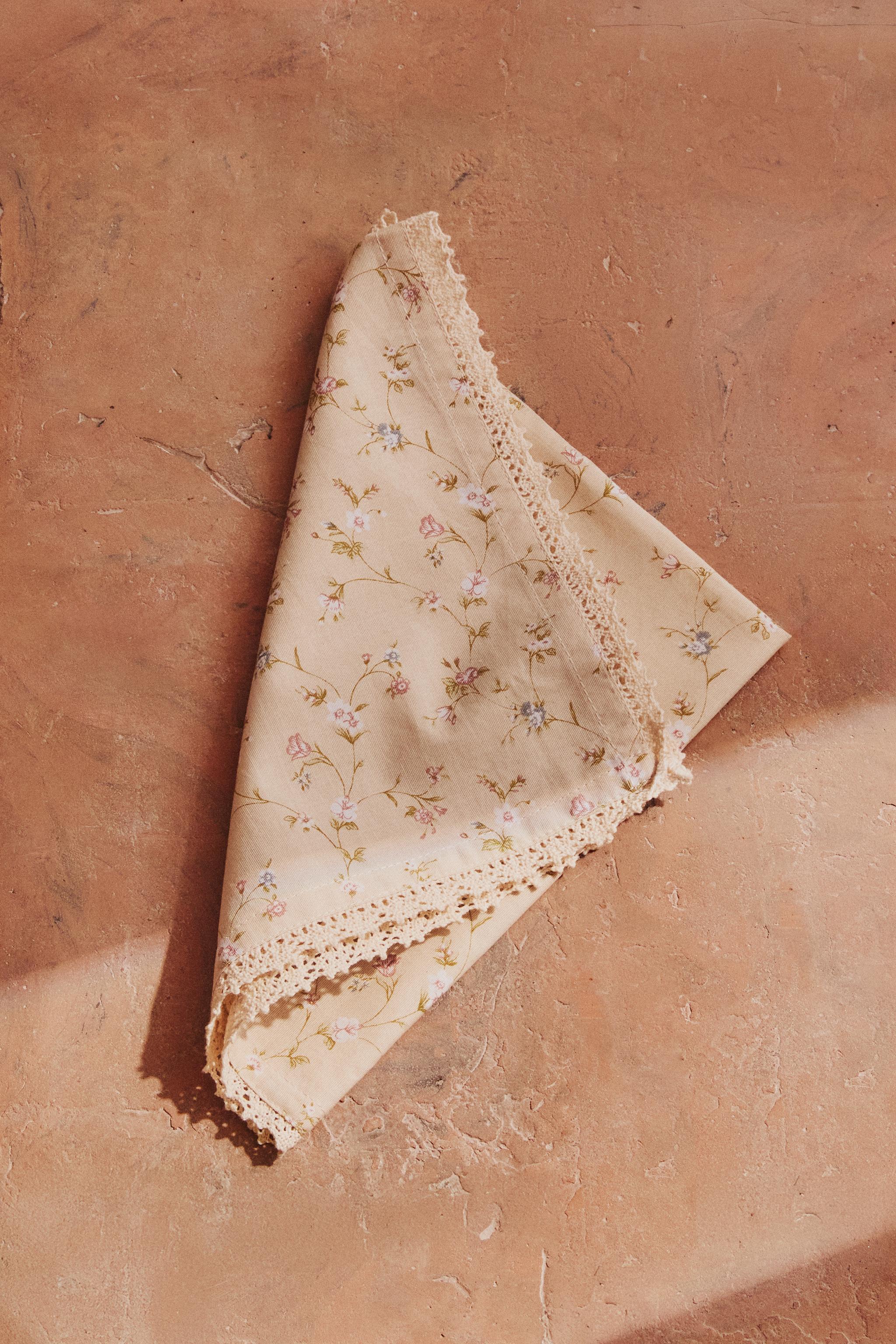 SET OF FLORAL COTTON NAPKINS (SET OF 2)